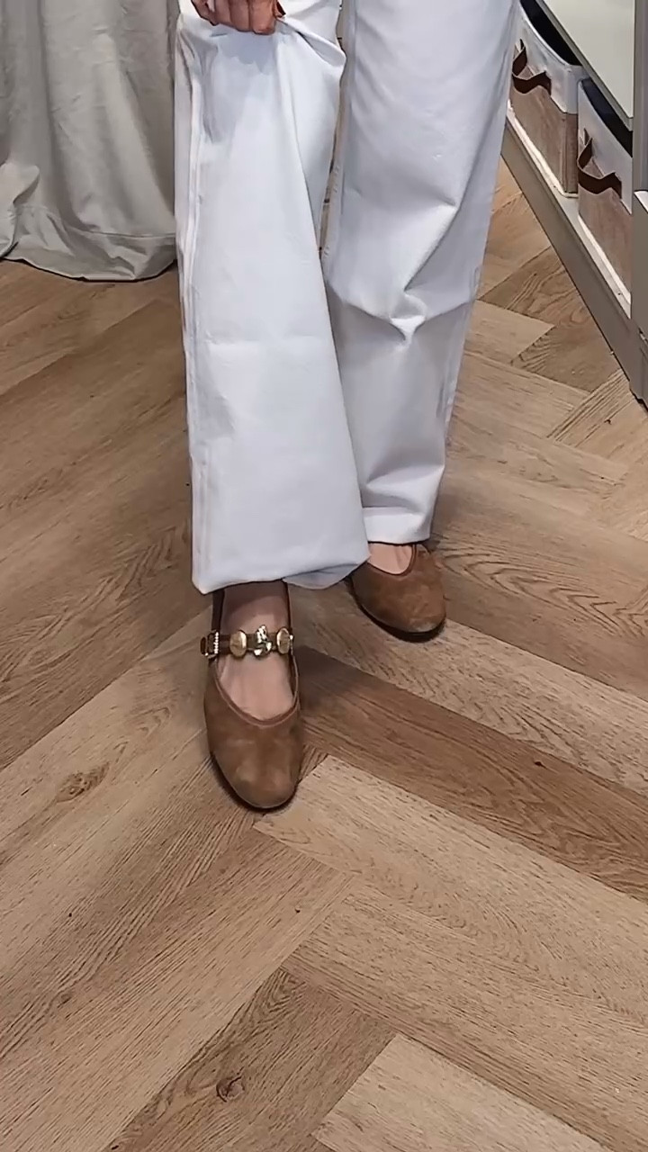 Perfect going into spring outfit 
White jeans
Agolde jeans 
Suede flats 

#LTKdayinmylife #LTKSeasonal #LTKootd