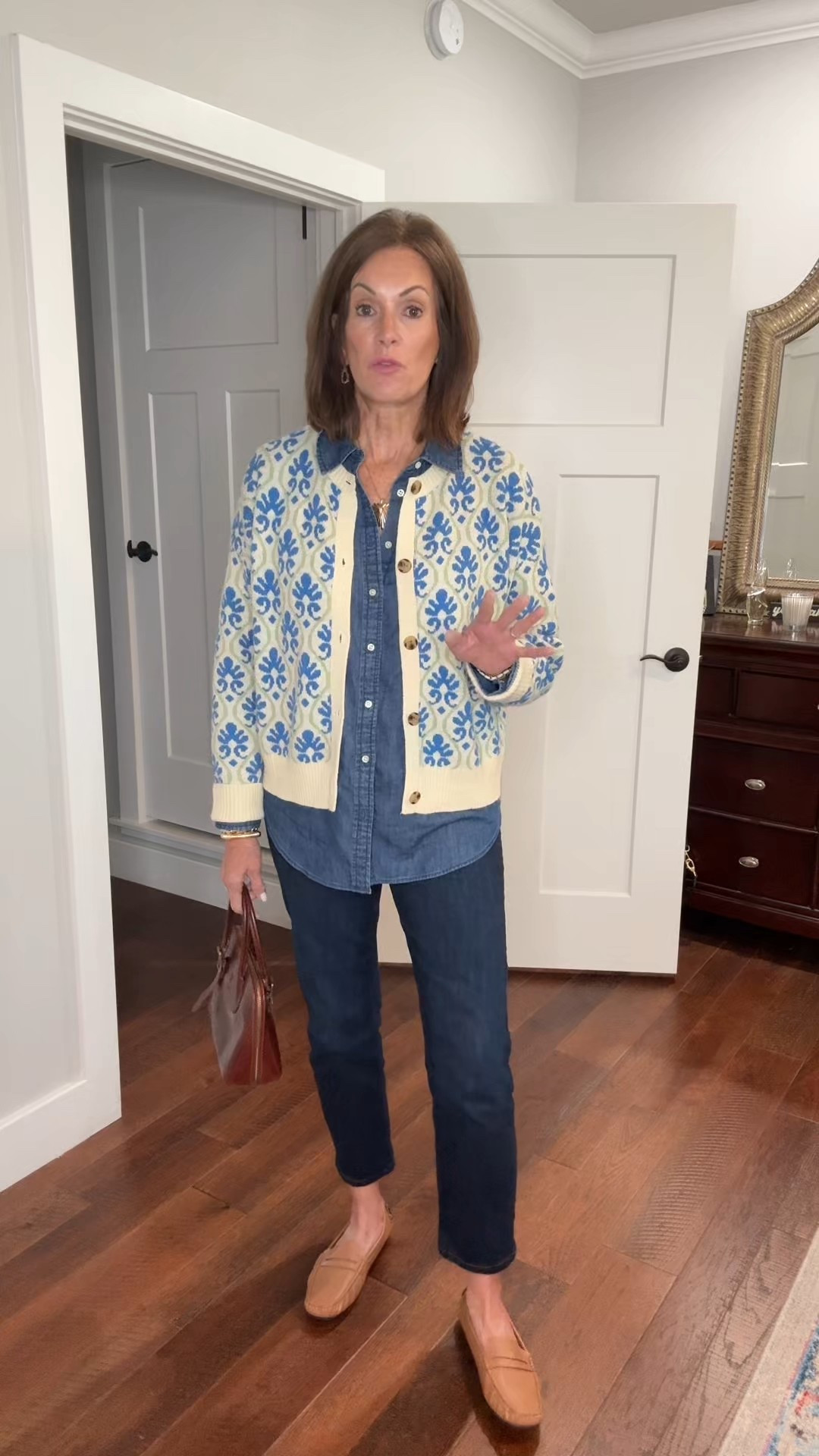 Outfits I worn lately! 

Cardigan - L (designer inspired)
Denim/chambray shirt - Large 
Sculpt Jeans - size 10 wearing reg length 
Blazer - L (so worth the hype)
Blazer insert - L 
Vest - L
Denim collar sweater - M
Brown tee - XL
Fleece leggings - M
Cashmere sweater - M
Carhartt inspired pullover - L

Jeans discount - ANNIEKXSPANX 

Everyday styles 
Errand styles 
Smart casual looks 

#LTKTall #LTKMidsize #LTKStyleTip