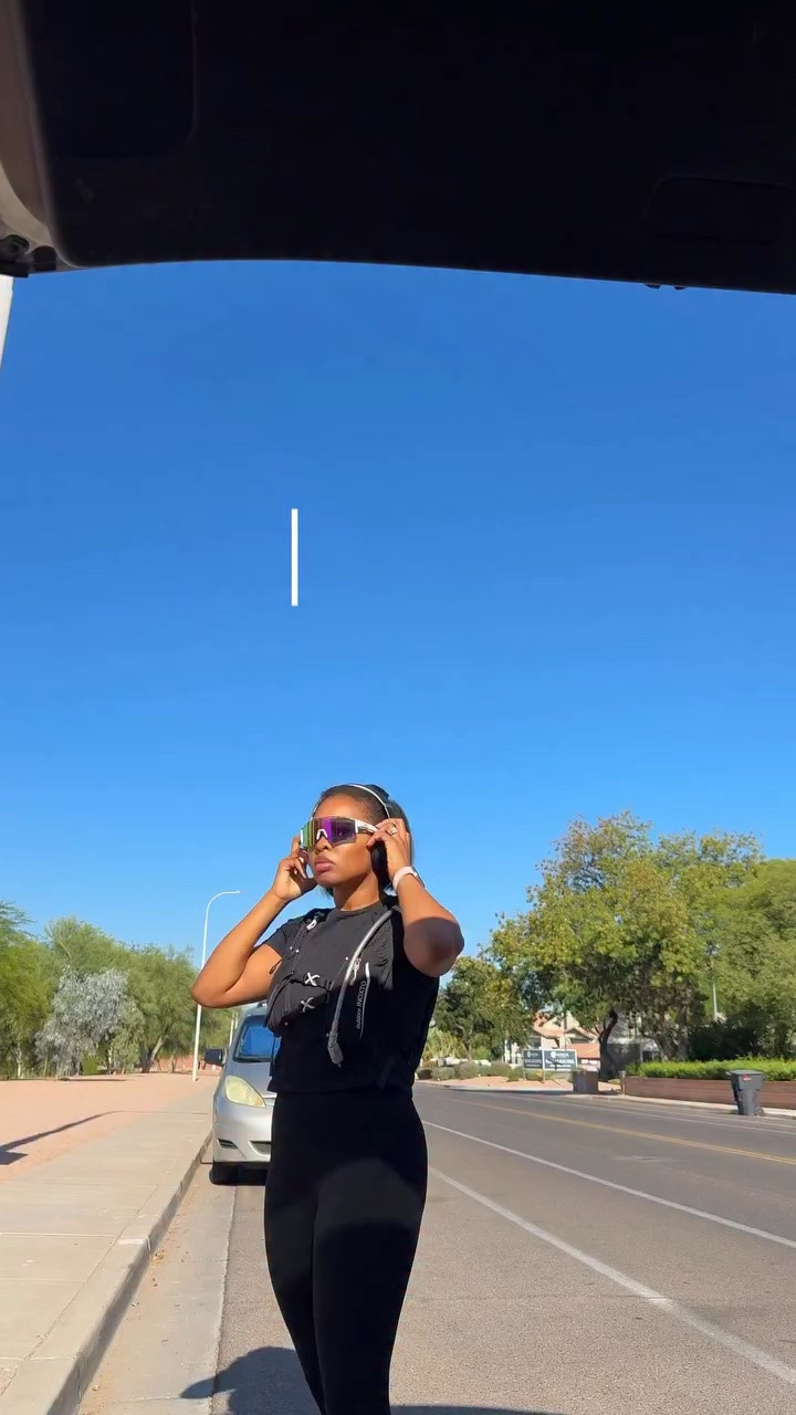 We been in Arizona for a good 9 months & honey..it’s time to figure out the science behind my natural hair. As you know, I’ve given up my sew ins for the rest of the year to focus on what God gave me. 🤗🫶🏽 being a straight natural, who is a fitness girl and lives in the literal desert, this has been a true test. I’ve had to completely rewire my brain & rethink my entire hair routine from products, hydration levels etc. @kerastase_official have been carrying me through this round of 75 hard.