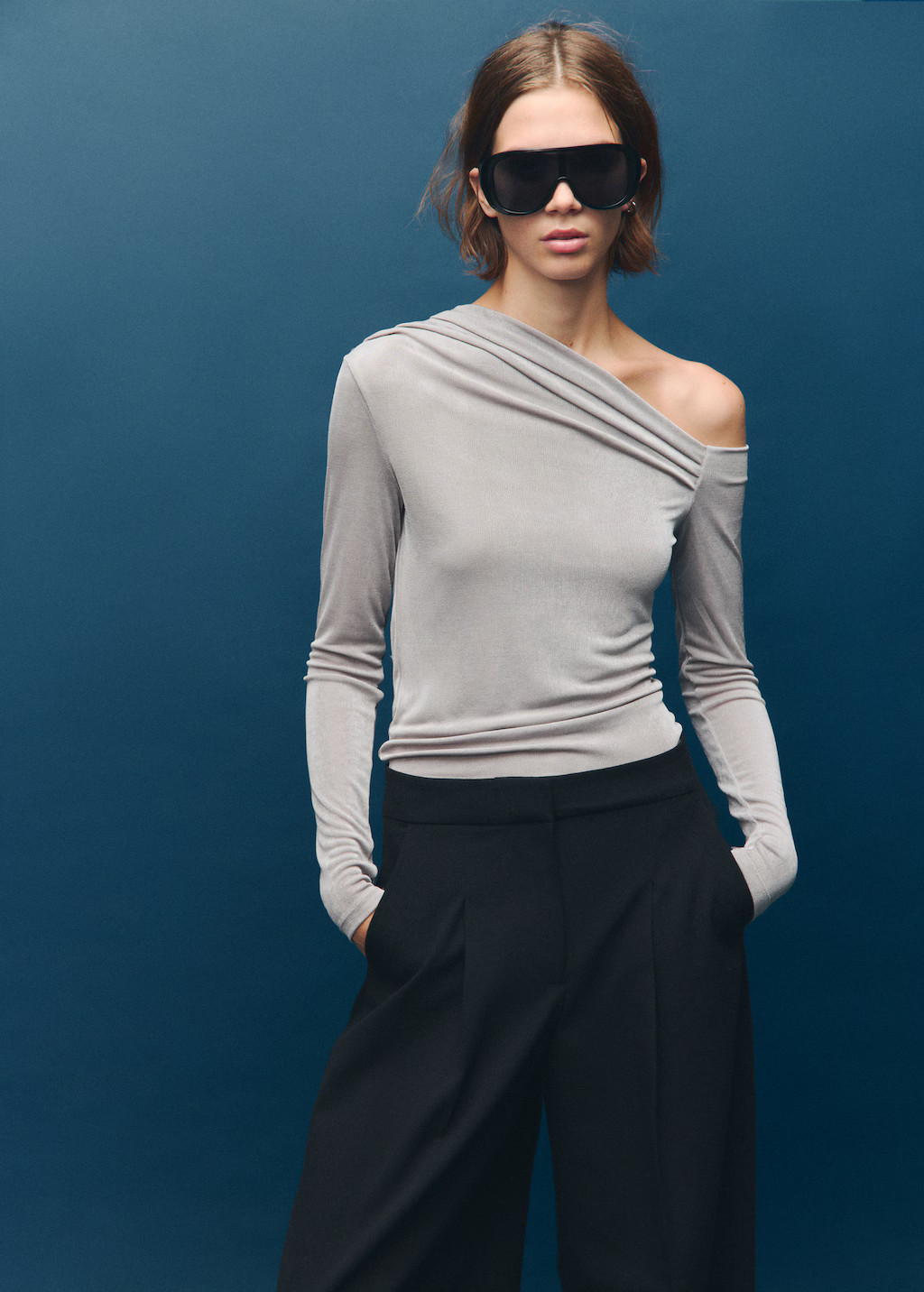 Asymmetrical long-sleeved t-shirt | MANGO (UK)