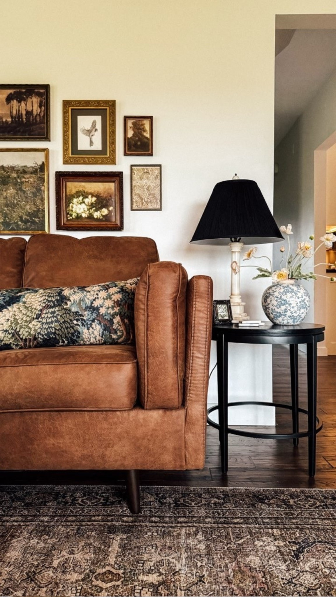 Living room sources! 

Links below

#livingroom #style #homeliving #homedecor #home

#LTKFamily #LTKHome #LTKStyleTip