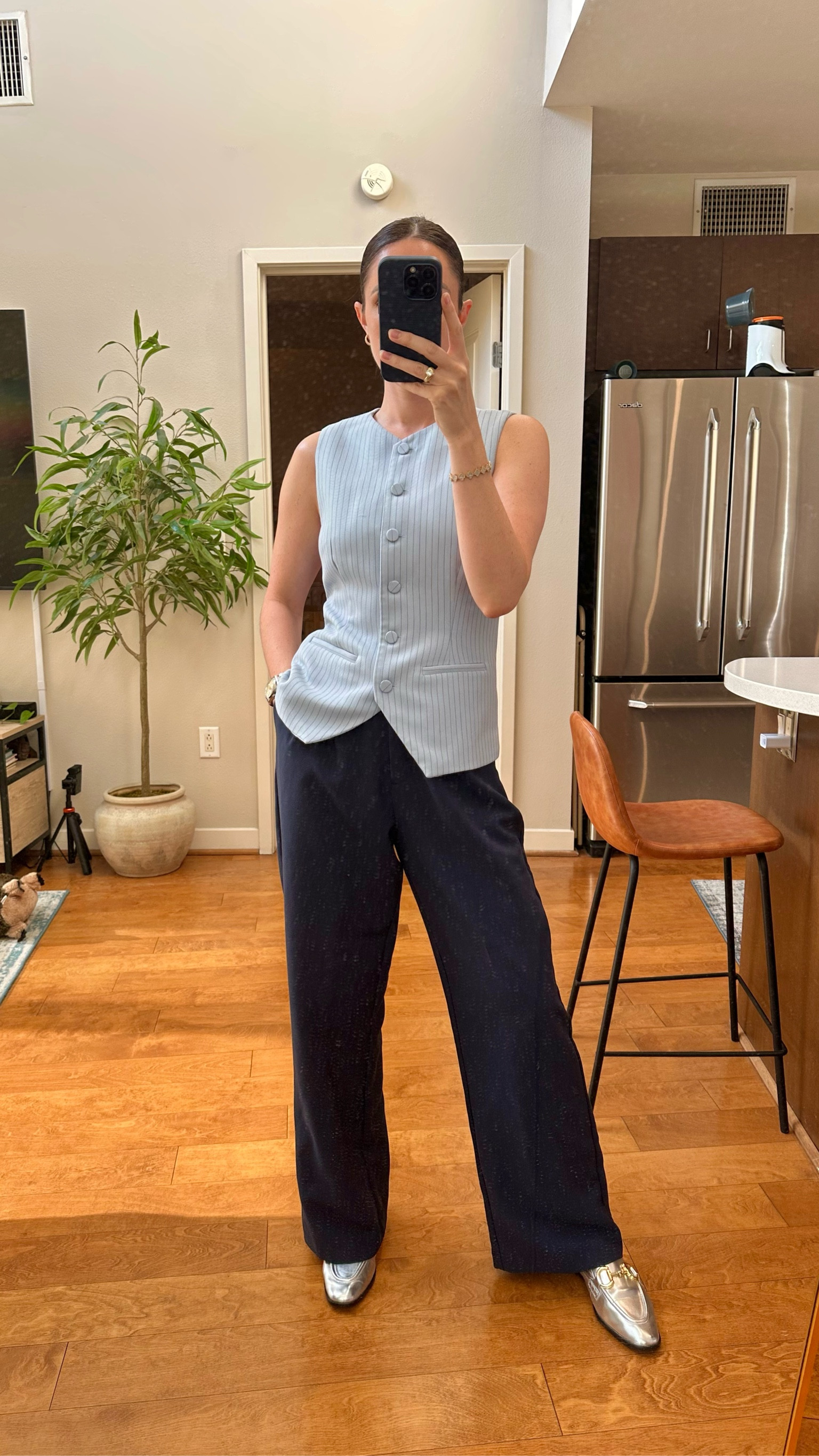 Pinstriped vest S
Pleated dress patents 26R
Silver loafers 7.5

#LTKWorkwear #LTKFindsUnder100 #LTKShoeCrush