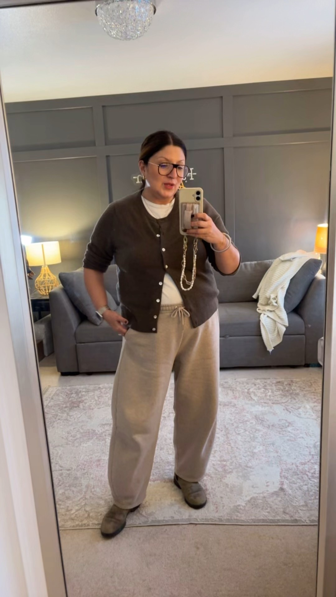 Quince cardi (XL)
Nuuds tee (L)
A&F barrel sweats 
Blundstones 

#LTKootd #LTKMidsize #LTKOver40