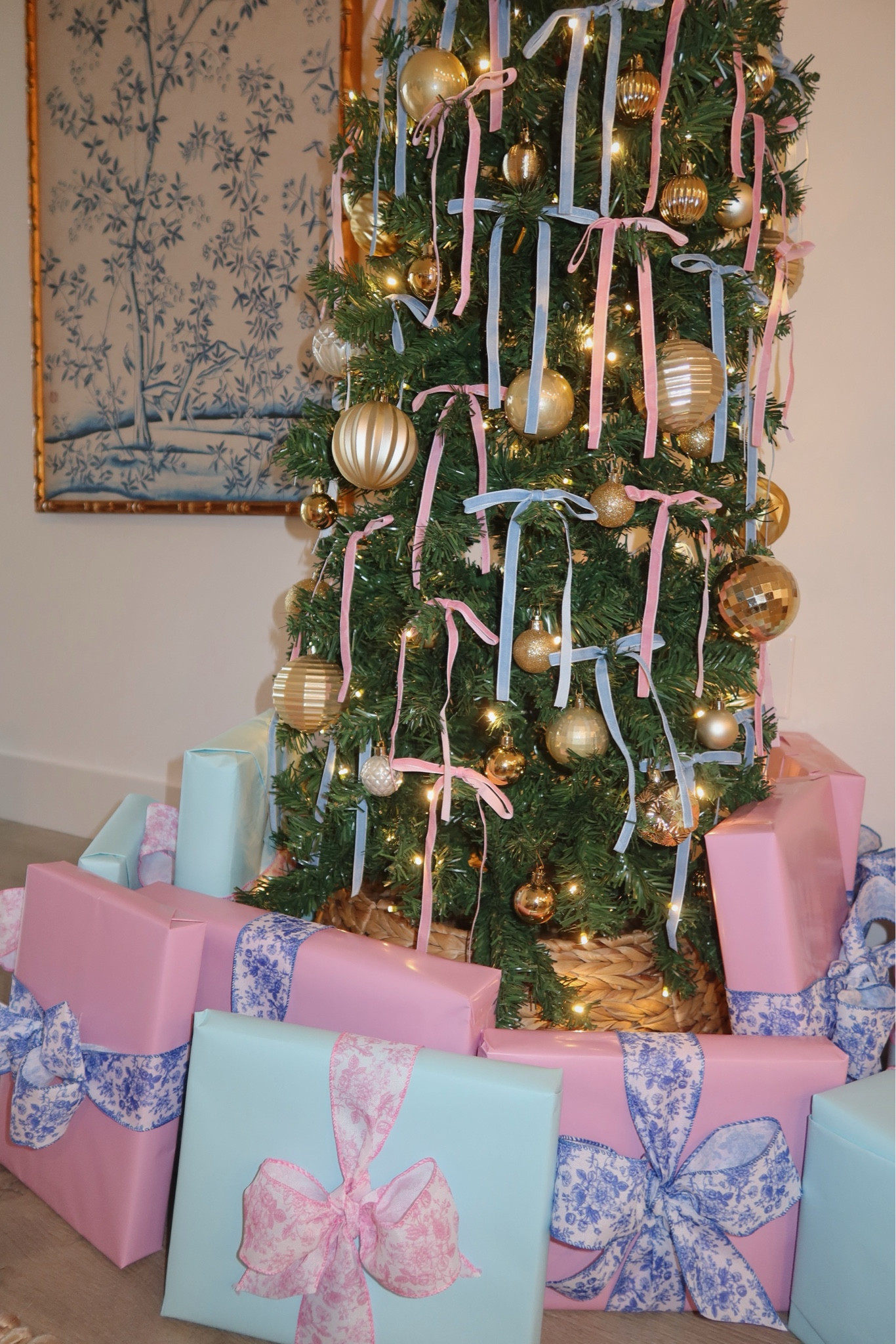 most beautiful wrapping 🎀🎄

#LTKHoliday #LTKSeasonal #LTKHome