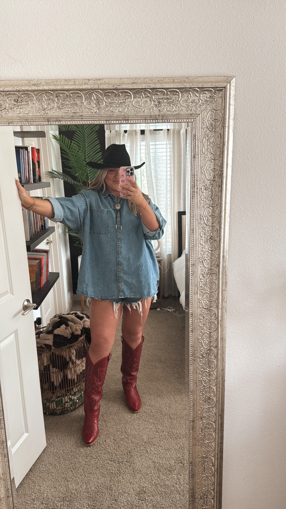 Size 34 shorts 
Size 12 boots 

#LTKSeasonal #LTKPlusSize #LTKStyleTip