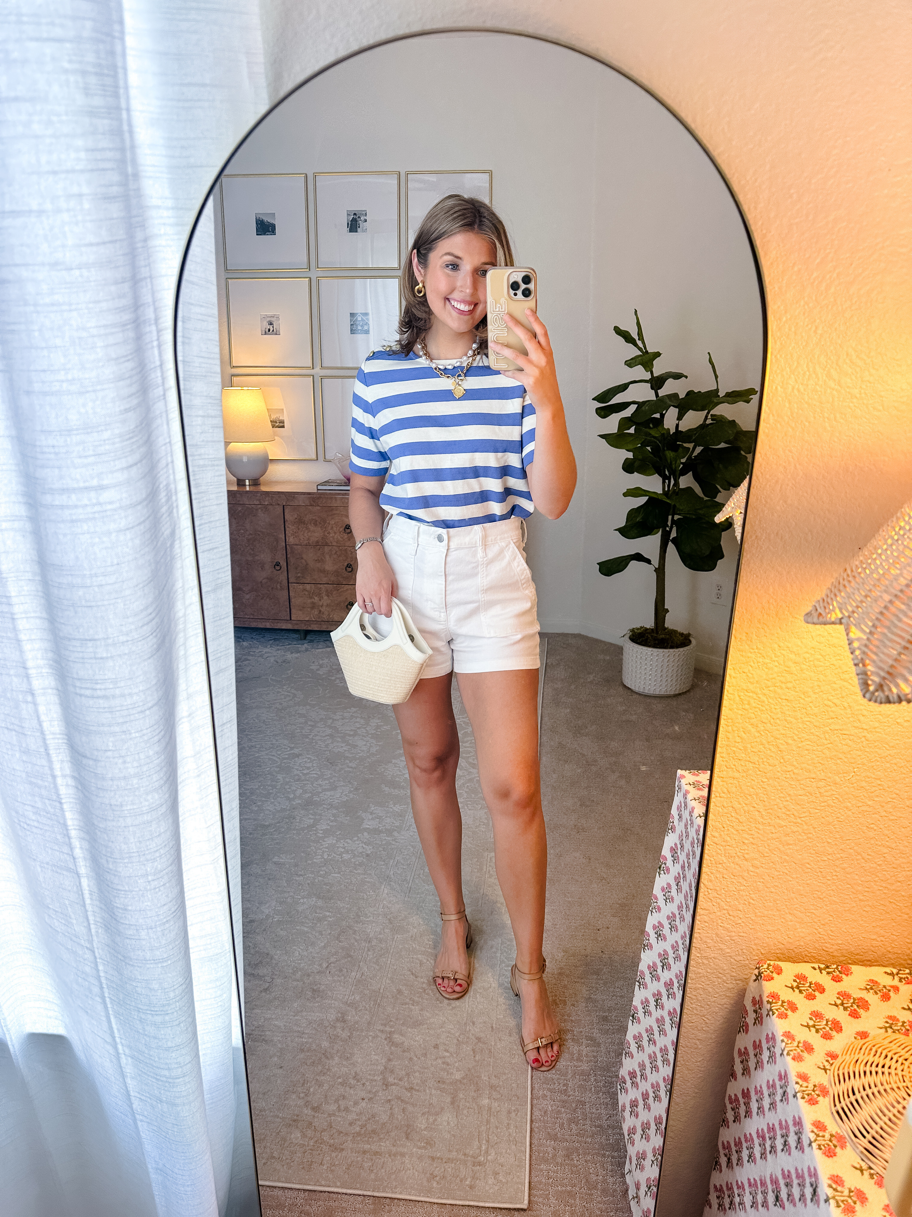 Summer outfit idea! Wearing an XS in top and 26 in shorts!