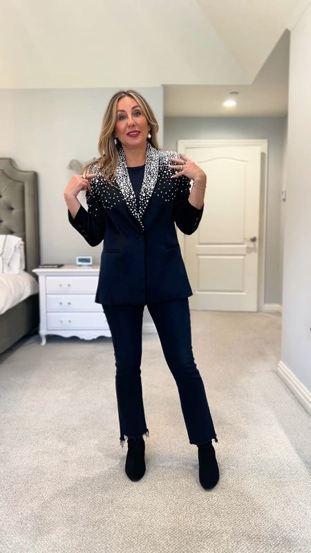 Dress up your casual jeans and tee with this SHOW STOPPING blazer!

#LTKHoliday #LTKSeasonal #LTKparties