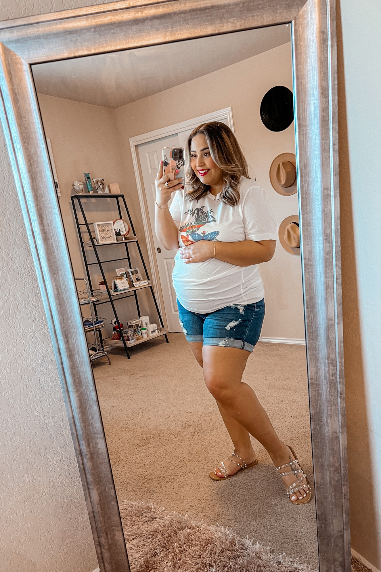 Sassy Queen boutique spring shirt 2 butterfly kisses 🦋
Size large, code Nicole10 to save 🤑 at their checkout! 

#LTKFind #LTKSeasonal #LTKbump