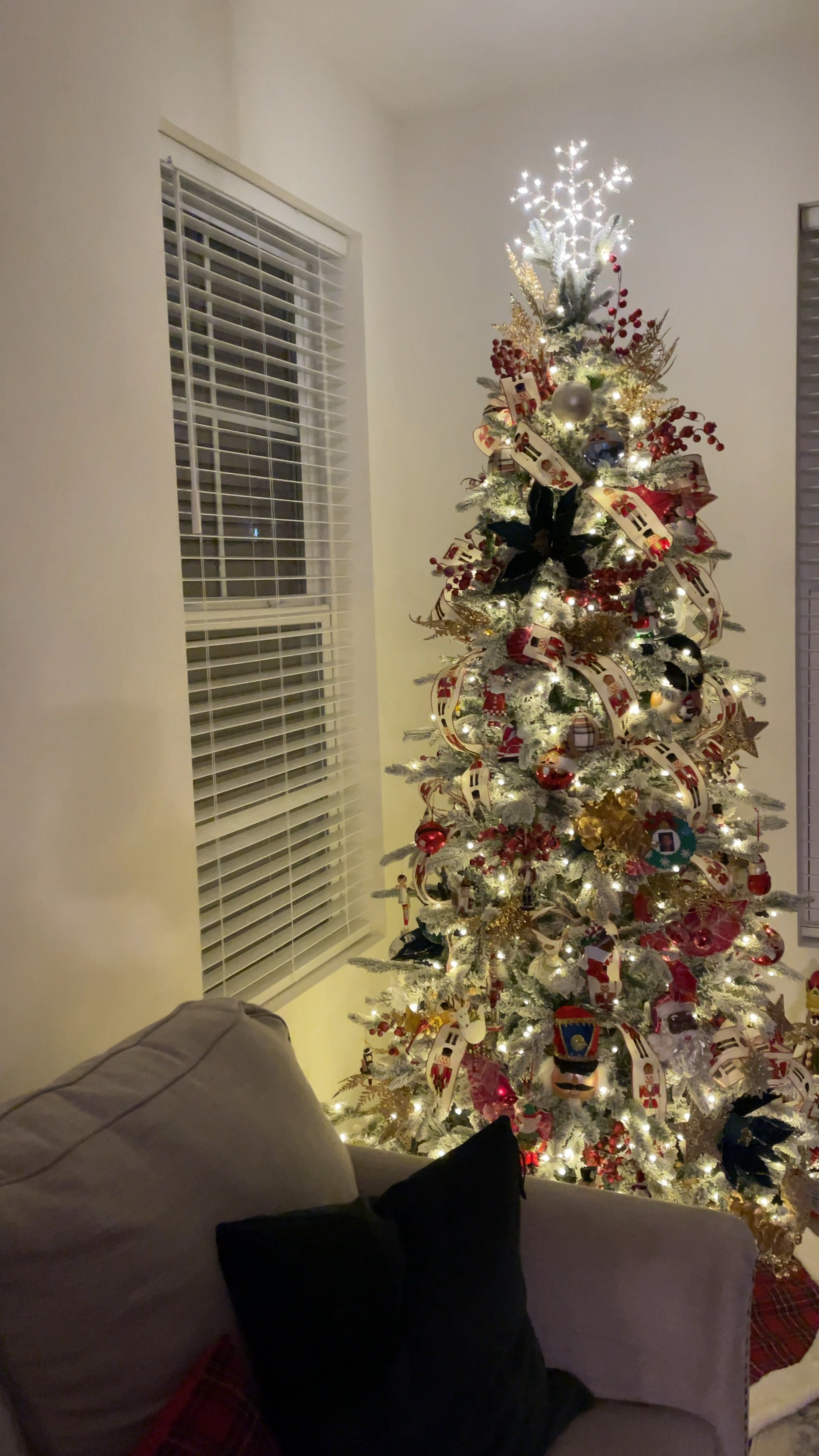 Christmas night lights!! What’s better than a Christmas tree at night 🎄✨

#LTKsalealert #LTKVideo #LTKHoliday