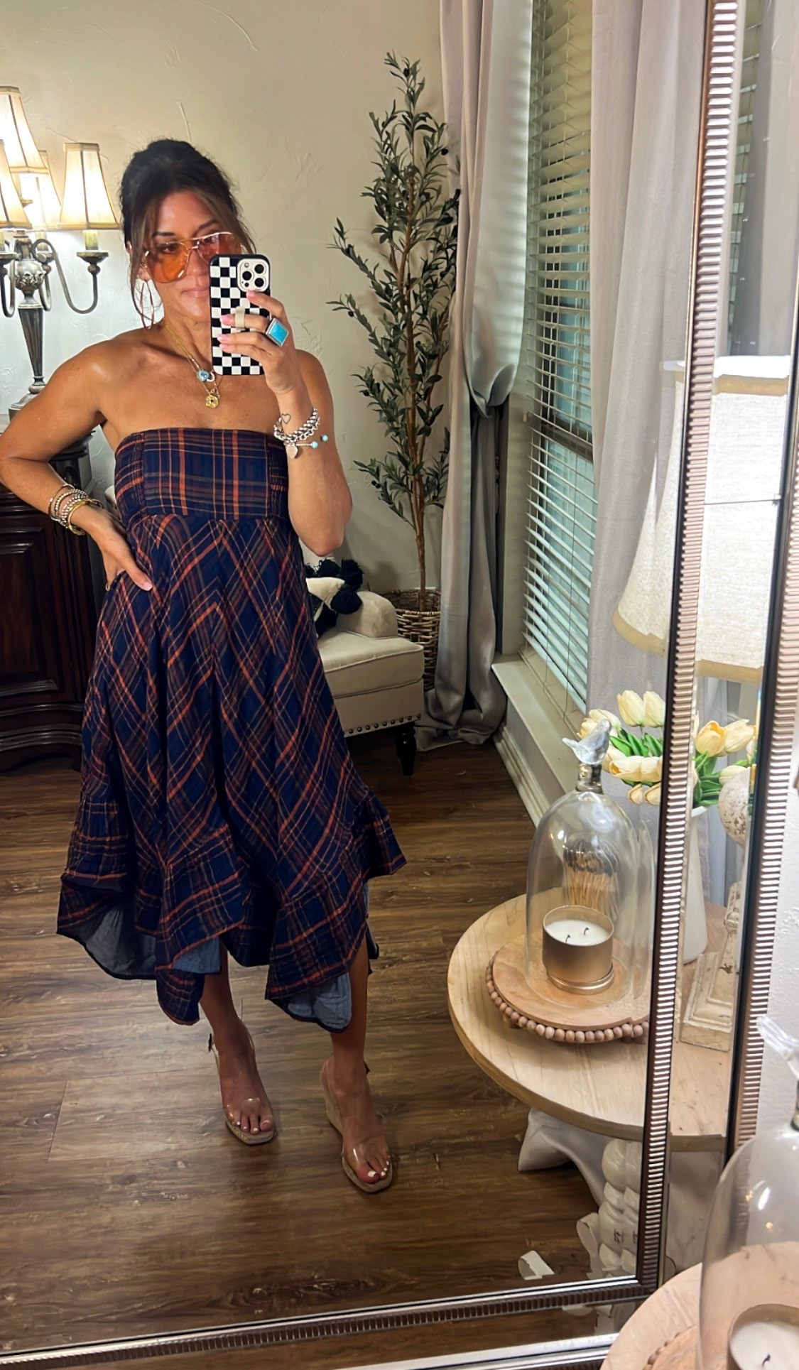 Convertible skirt.  Wearing size small.