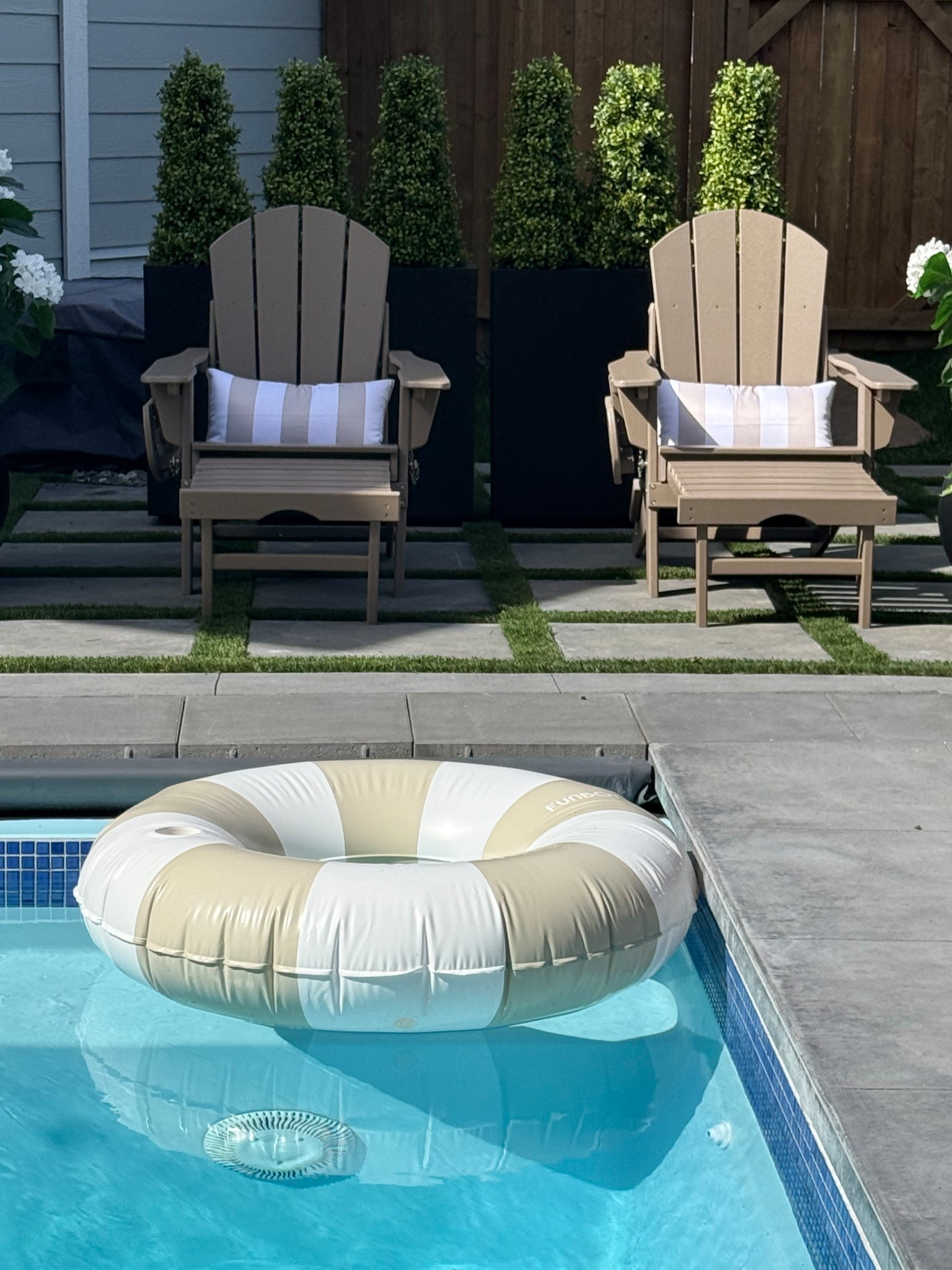 Aesthetic pool floatie🤍🤍