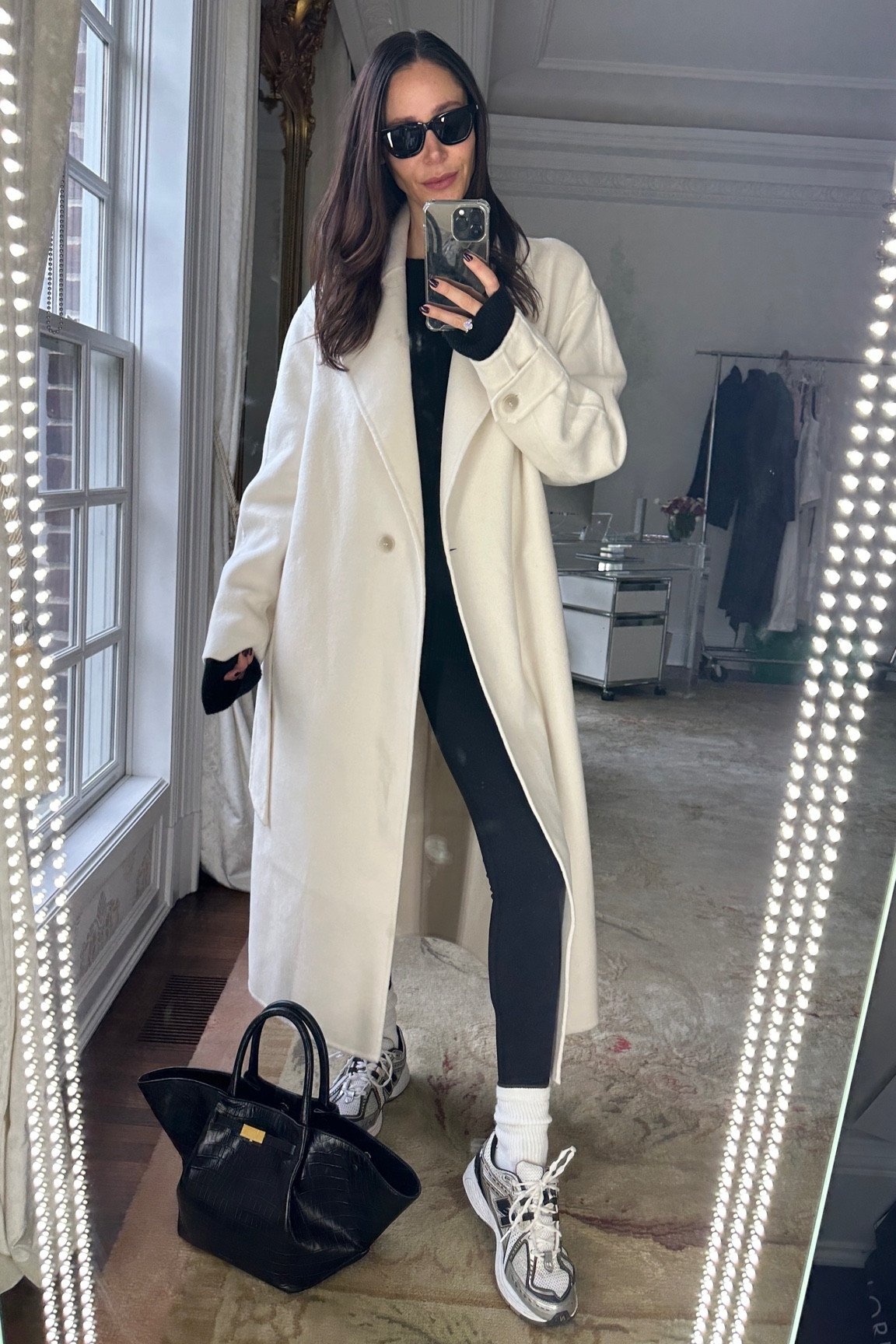 Obsessed with my new coat - the actual perfect throw on for my chic mamas on the go 🤍🏃🏻‍♀️

#LTKBeauty #LTKStyleTip #LTKHoliday