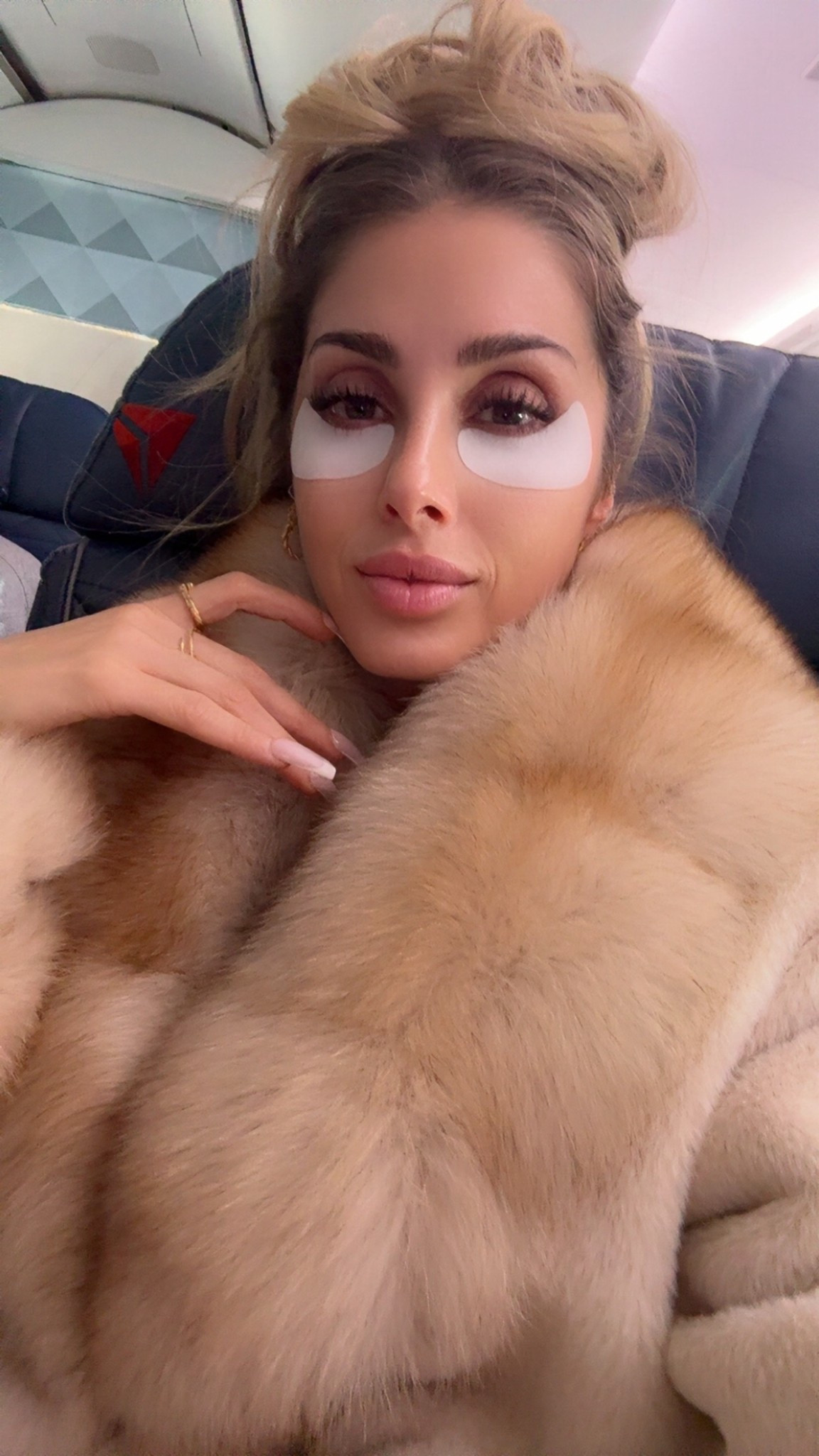 These eye patches hydrate, address fine lines and wrinkles, plus improve the appearance of dark circles 😌

#LTKdayinmylife #LTKmorningroutine #LTKBeauty