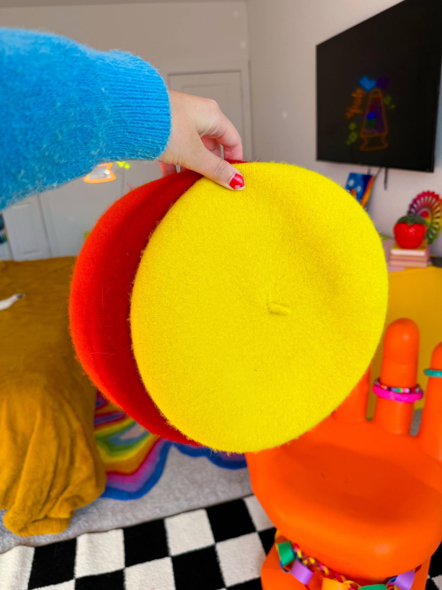 Berets!!!🤩 My favorite accessory- no outfit is complete without them!!❤️🧡💛 AND they come in so many colors!!!🤩🫶 The most perfect colorful hair accessory!!