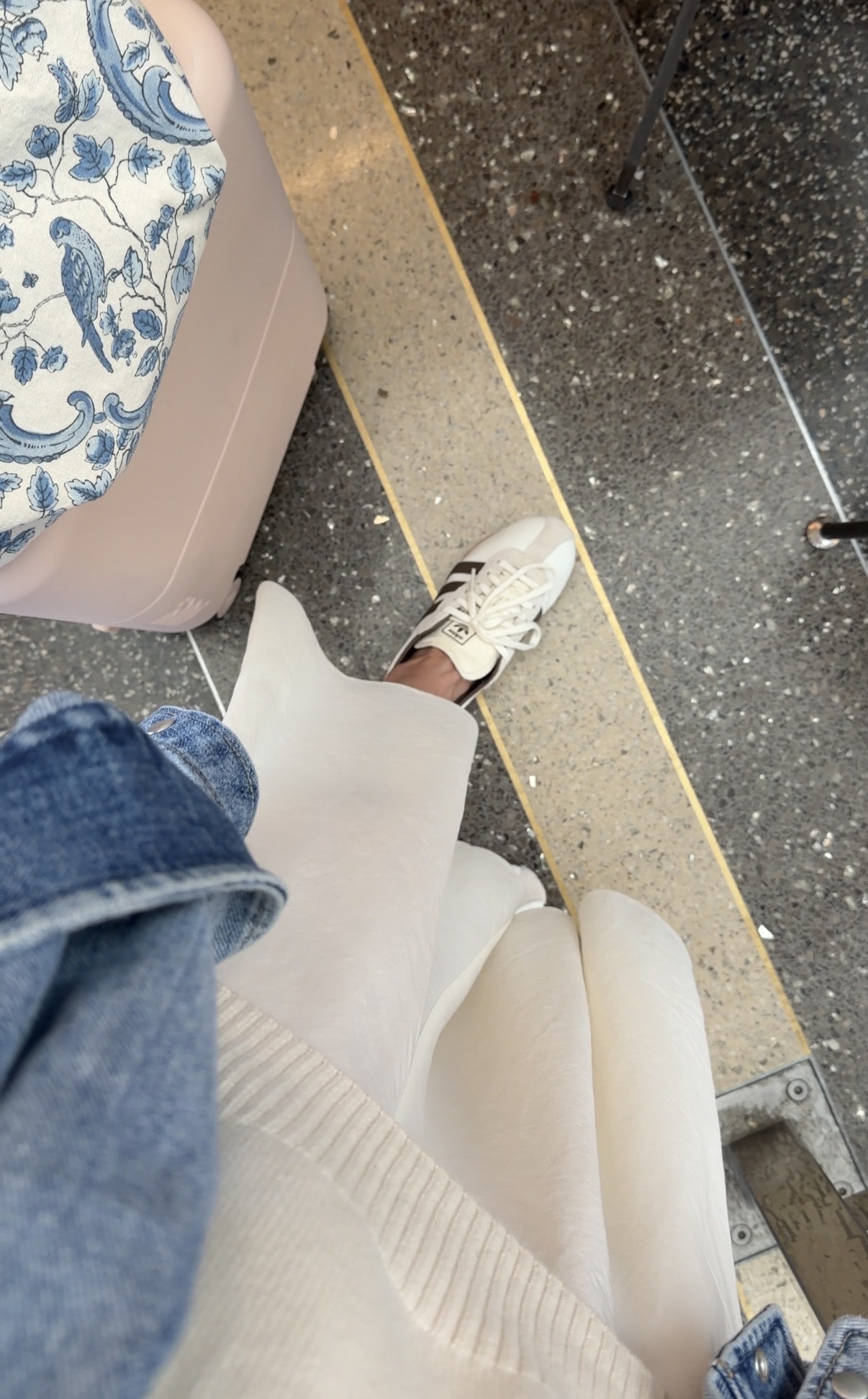 Summer sneakers

#classicstyle
#Adidas
#Nordstrom
#summersneaker
#summershoes

#LTKgrwm #LTKootd #LTKSeasonal