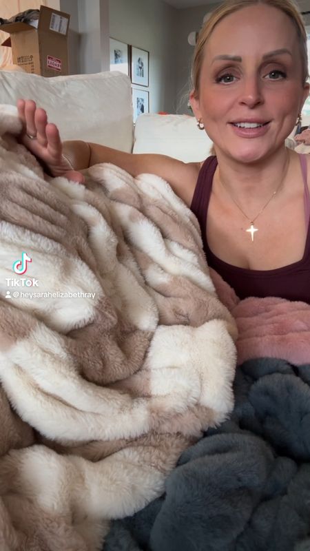 Send this to your bestie that needs more blankets. The best faux fur blankets! Use code SARAHRAY for 50% off ALL @lolablankets 🫶🏼💕✨ 10/10 recommend! 


Interior design, beautiful, gift idea, best blanket, interiors, must have, best buy 
Softest blankets ever + elevates any space for an instant cozy welcoming vibe 🫶🏼

#LTKHome #LTKStyleTip #LTKTravel