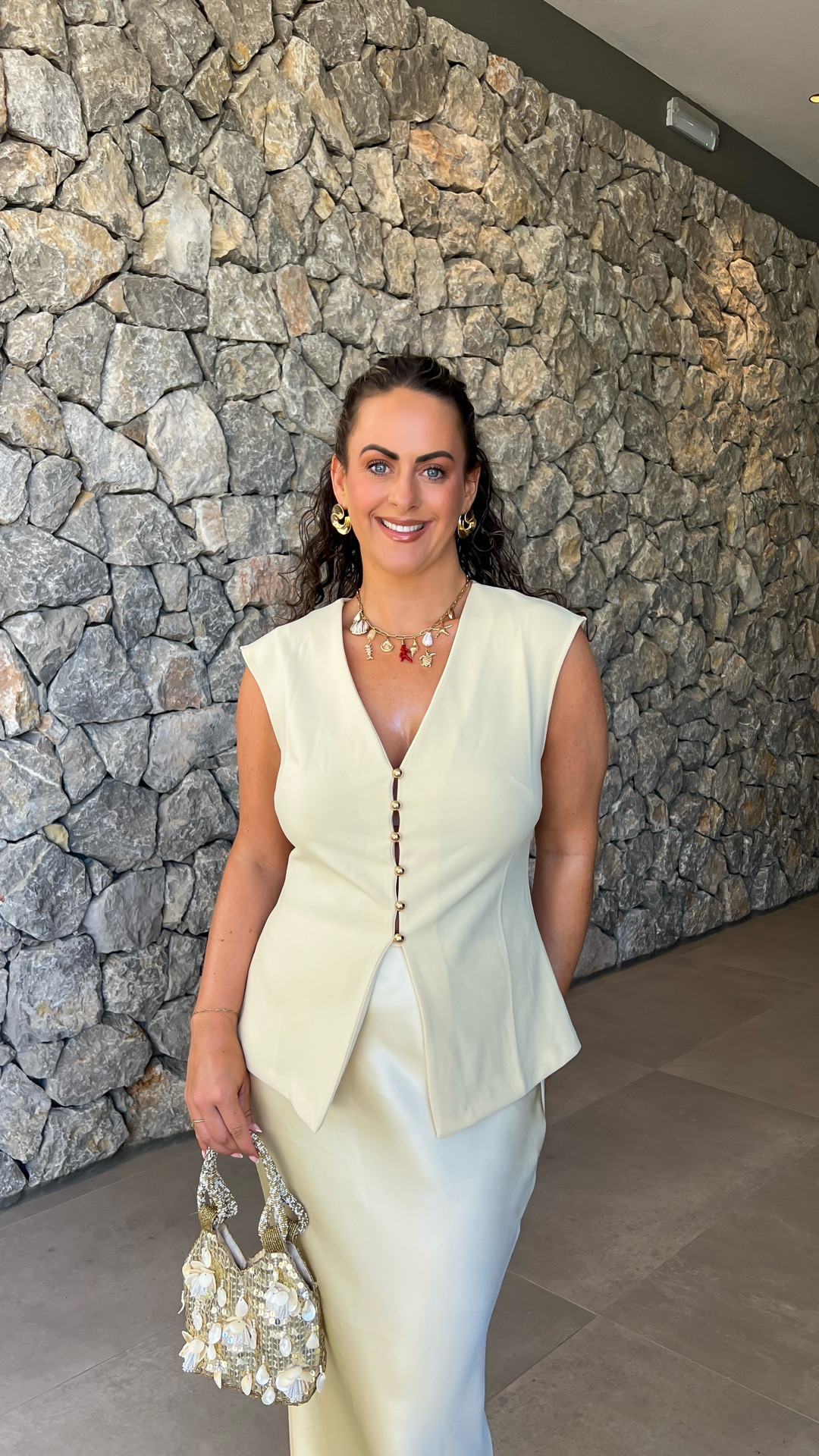 5 days of evening holiday outfits 💛✨

I’m a UK SIZE 10, 5ft4 and I’m wearing a size medium top & size 12 skirt

Lip gloss shade is FENTY GLOW

Holiday outfits, summer outfits, late summer holiday, yellow, butter yellow. Satin skirtt

#LTKsummer #LTKdatenight #LTKstyletip