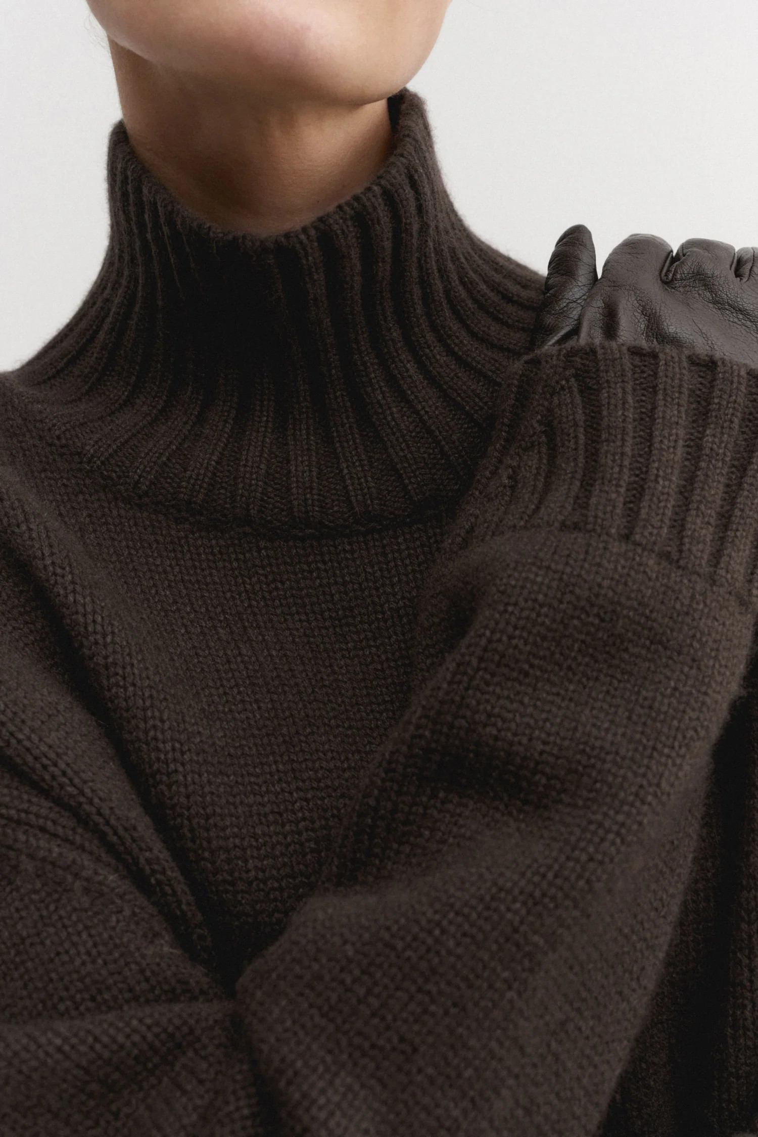 Nola Turtleneck Sweater, chocolate | Almada Label