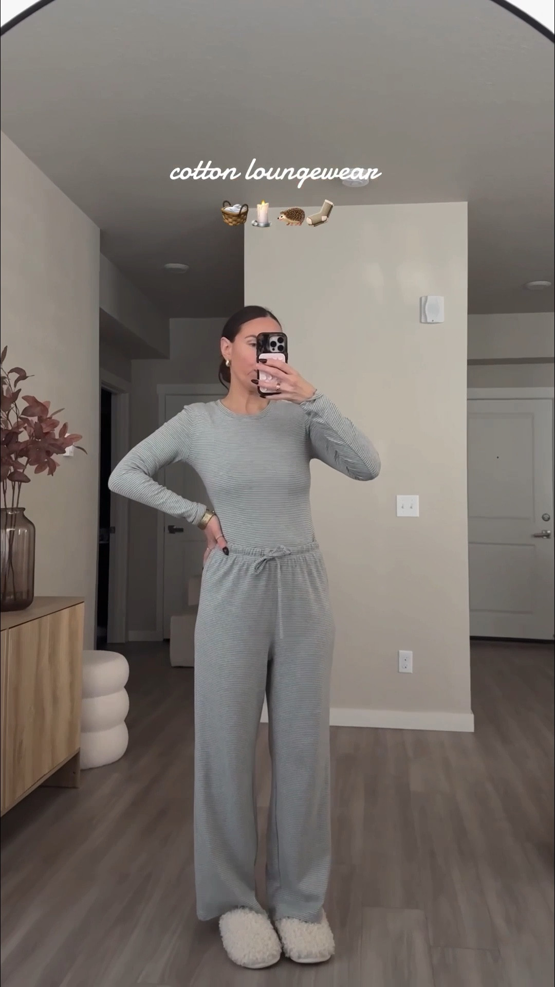 95%cotton.  soft. wide leg palazzo pants. fitte long sleeve shirt.  fremd soft and soooo cozy!!
#loungewear #chyrii