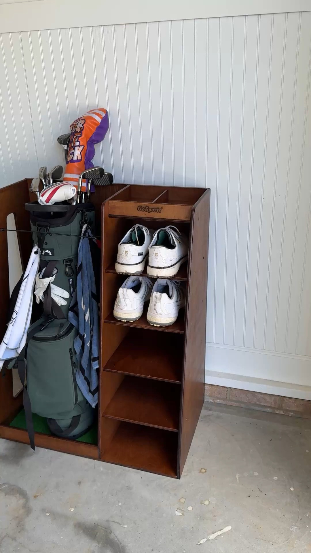 #AD Looking for hobby inspired Father’s Day gift ideas? See how I organized my husbands growing golf obsession with a golf bag organizer from @Wayfair plus simple golf-themed gift ideas dads will actually use. #wayfairpartner #wayfair