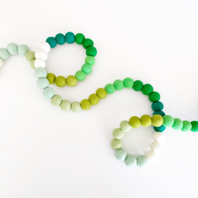 Ombré Green St Patrick's Day Felt Ball Garland  St - Etsy | Etsy (US)