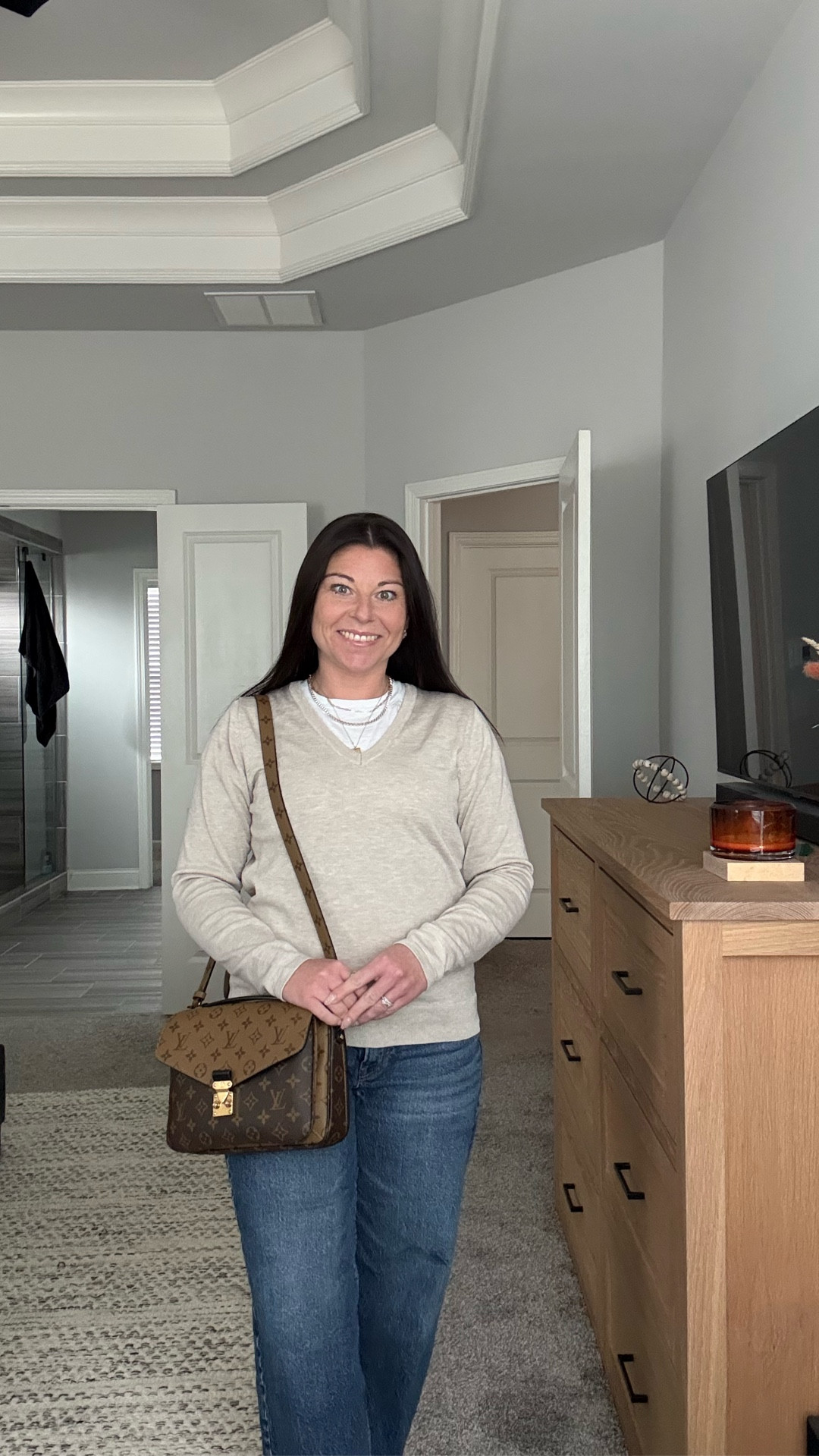 Sometimes the simplest outfit is the one that makes you feel the most confident. ✨
A clean tee, your favorite jeans, maybe a pair of sneakers you’ve worn a hundred times — nothing complicated, nothing overdone. But when it fits right and feels like you, it changes everything.

Bag is borrowed from @Vivrelle. Code: Jessicademorse for your first month free 

Jeans are from @American Eagle Outfitters and are a size 4. (I’m 5’3” and 140lbs for reference) 

Both tops are from Reign boutique. Size medium. Code: Jessica 

https://www.reignboutique.com?sca_ref=10480833.wubnXW8kRQWjUfKN