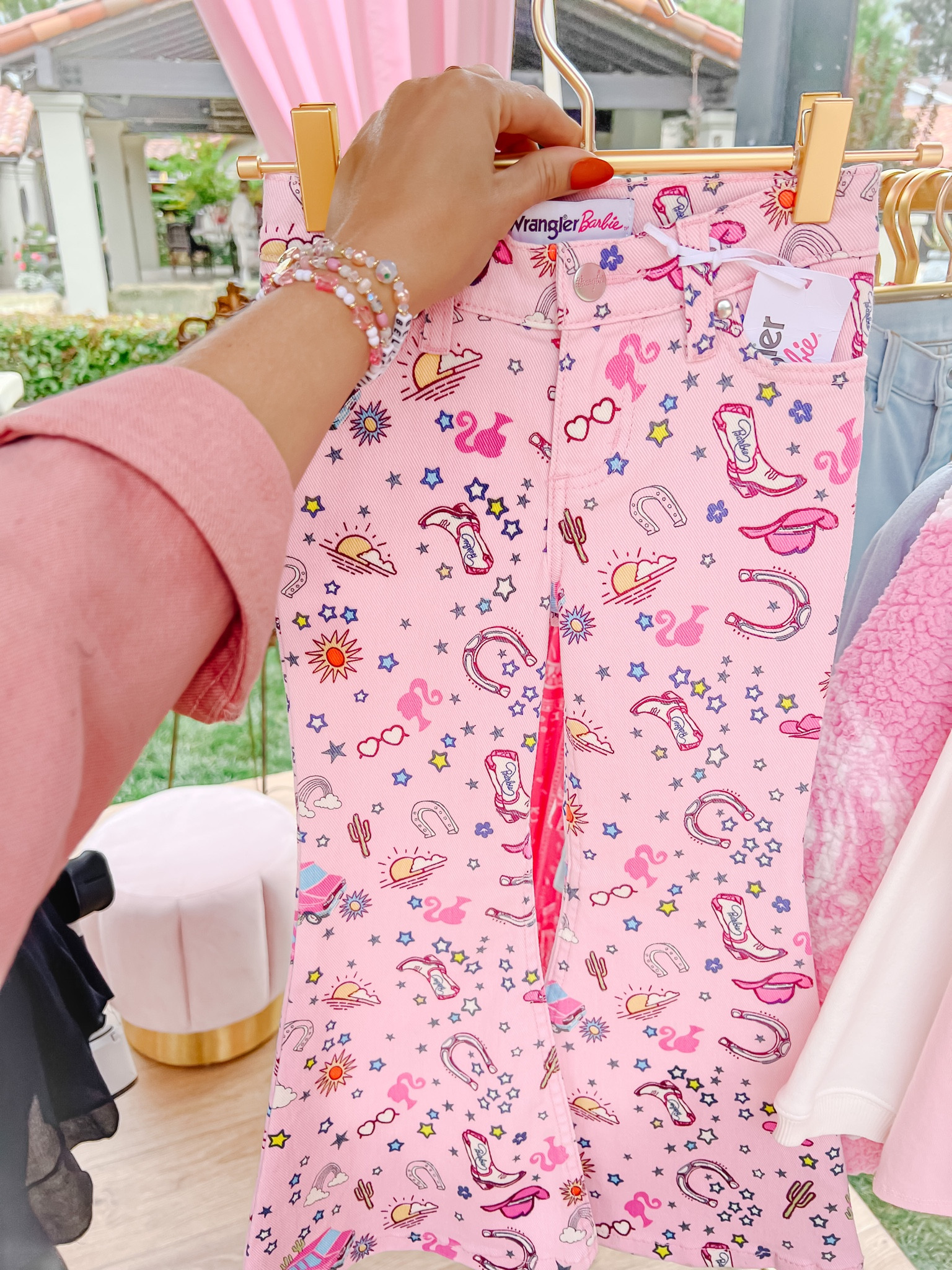 Cutest girliest cowboy pants!! 🌸🛍️💖

WRANGLER X BARBIE™ GIRL'S TRUMPET FLARE JEAN IN PINNACLE PINK

Mommy and me options too!!

#LTKbaby #LTKkids #LTKfindsunder50