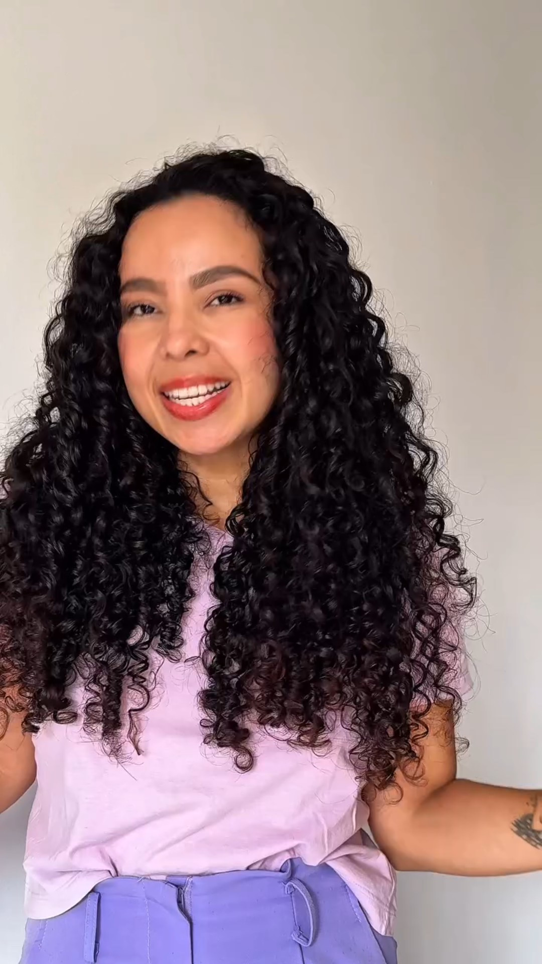 JUBA TRANSFORMAÇÃO? SIM, COM A WIDI CARE!

Se você está em transição capilar ou ama cuidar da sua juba, o Creme de Pentear Juba Transição Capilar é o segredo! Textura leve, definição incrível e brilho radiante que todo cabelo merece. 💁🏽‍♀️✨

Com duas versões: uma mais leve para fios finos e outra mais densa para fios grossos, ele se adapta perfeitamente ao seu tipo de cabelo, garantindo o cuidado ideal. E com ativos poderosos como extrato de alfarroba e óleo de semente de puna, ele vai empoderar sua transição com muito estilo e leveza.

Já usei e o resultado tá aqui — o frizz, adeus! 😍 E você, o que achou? Comenta aqui!

@widicare 

#beleza #hair #cabelo #hairstyle #intimasdaline #make #maquiagem #moda #perfume #transição #widicare #cuidadocapilar #juba #cabelosaudável