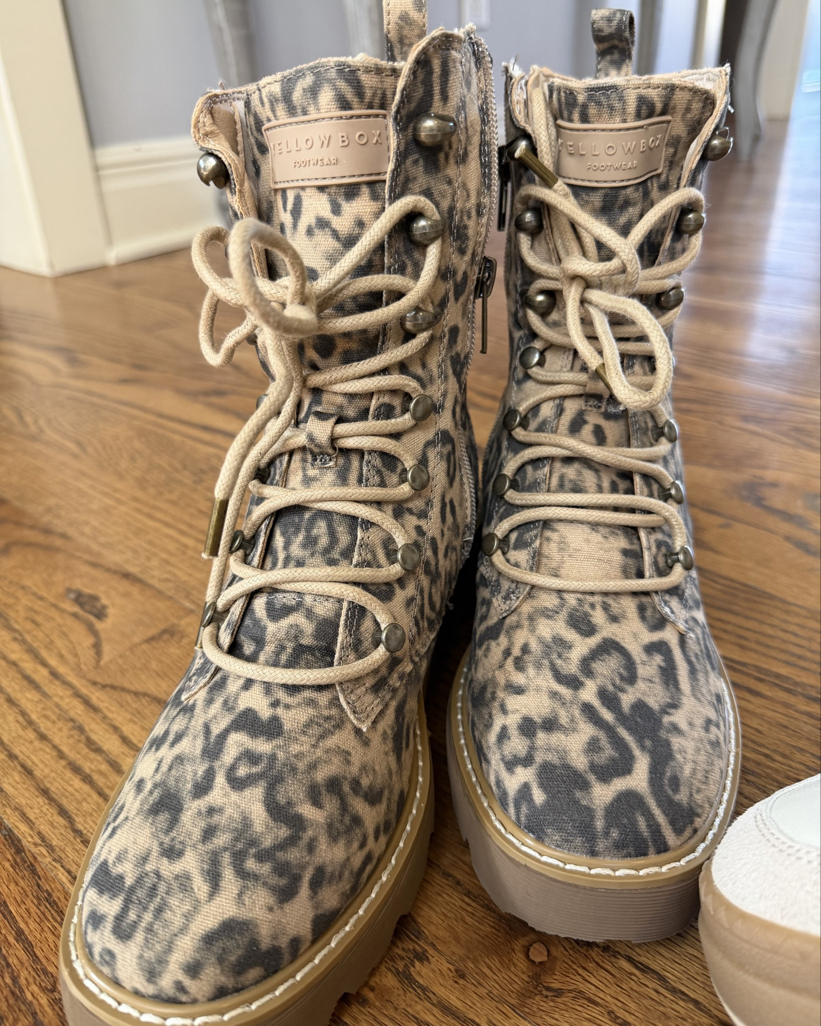 Ummmm say no more… leopard print com a boots 😻absolutely adorable!!

Adorable haul from @yellowbox love these shoes! 

20% off for limited time with code:25DEC20 *FREE gift with purchase of sneakers 