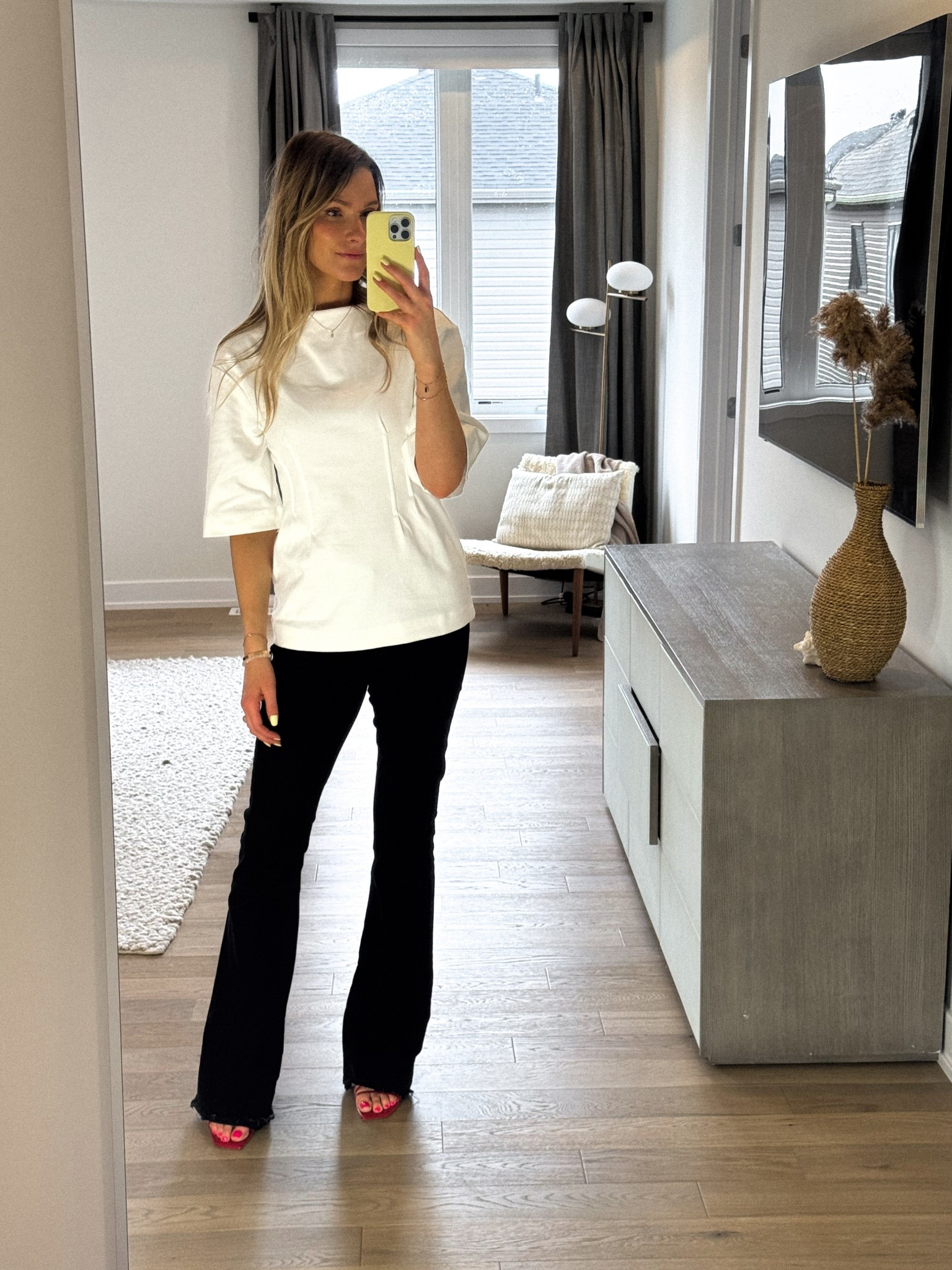 Elevated tee with corset style waist / darts
Longer sleeve tee shirt

Size small in the tee, also comes in orange if white or chocolate brown isn’t your thing 


#LTKSummerEdit #LTKFindsUnder50 #LTKStyleTip