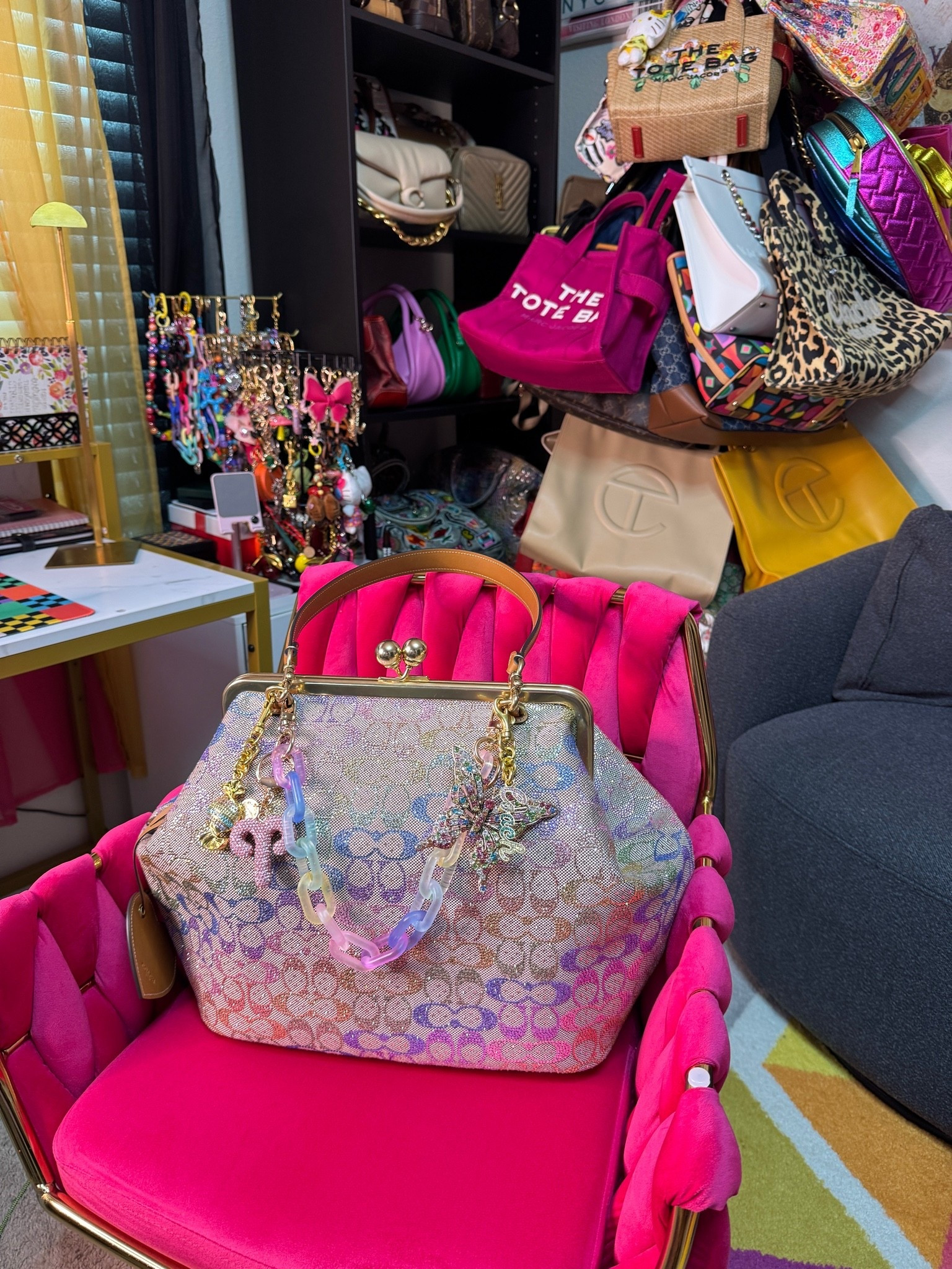 Sitting pretty ! 🤩 Coach rainbow crystal kisslock #coachkisslock #coachcrystalcollection
