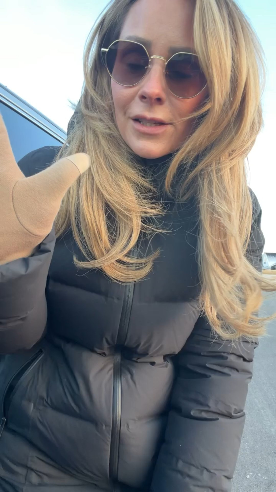 The only coat you need this winter ❄️
This Aritzia puffer is warm without feeling bulky, instantly makes any outfit look put together, and works with everything — leggings, denim, sweaters, you name it.
If you want one coat that does it all, this is it.

Linking the Aritzia puffer + my go-to winter staples I wear it with on repeat.

Aritzia puffer jacket, best winter puffer coat, everyday winter coat, warm but lightweight puffer, winter outfit with puffer, mom winter style, casual winter outfit