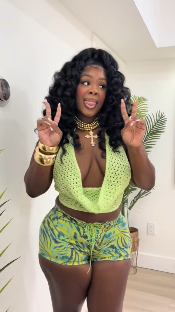 Size 28 shorts , medium in top hair nanaslovelyhair on ig #grwm #sheinhaul #sheinfav