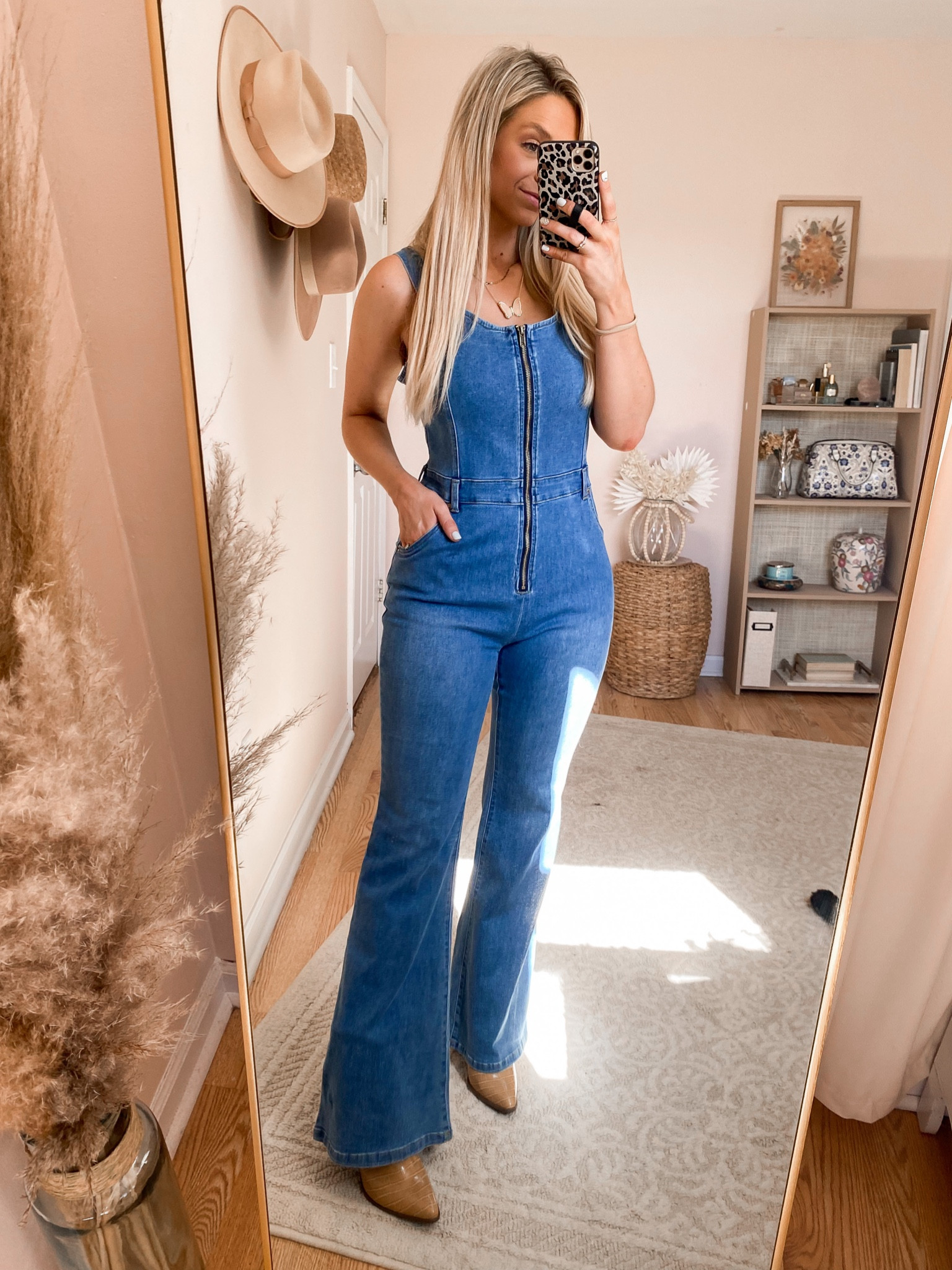 Denim jumpsuit outfit (size M)
Discount code: ALEXIS15



#LTKstyletip