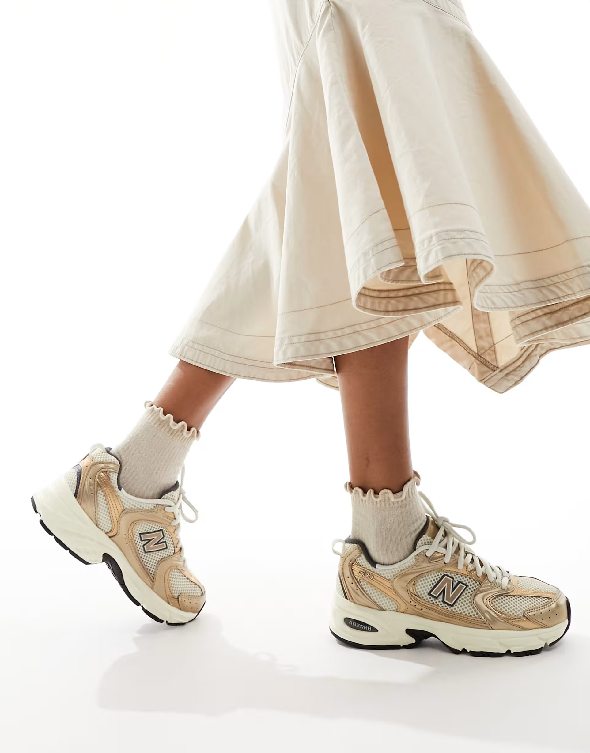 New Balance 530 sneakers in metallic bronze | ASOS (Global)