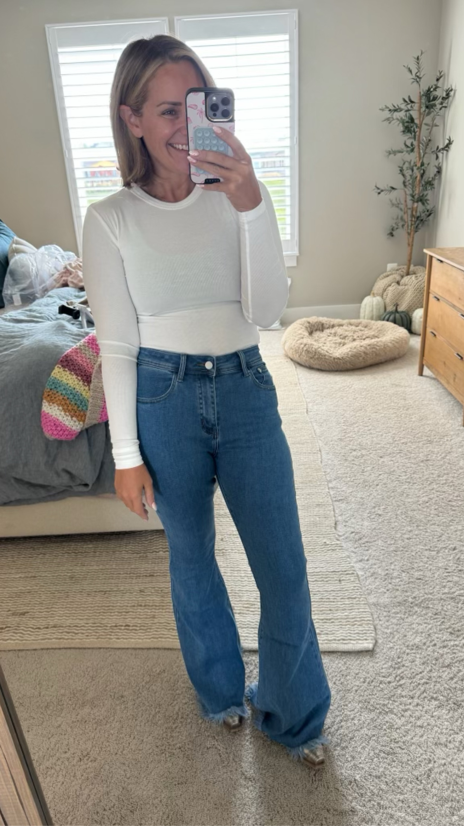 Cozy Simple Style—flare denim & white longsleeve top🤍🍂

TTS, small

denim, pink lily, longsleeve shirt, house shoes, simple fall fashion, white longsleeve shirt, jeans, fall casual style, Claire Tammaro 

#LTKSeasonal #LTKFindsUnder100 #LTKStyleTip