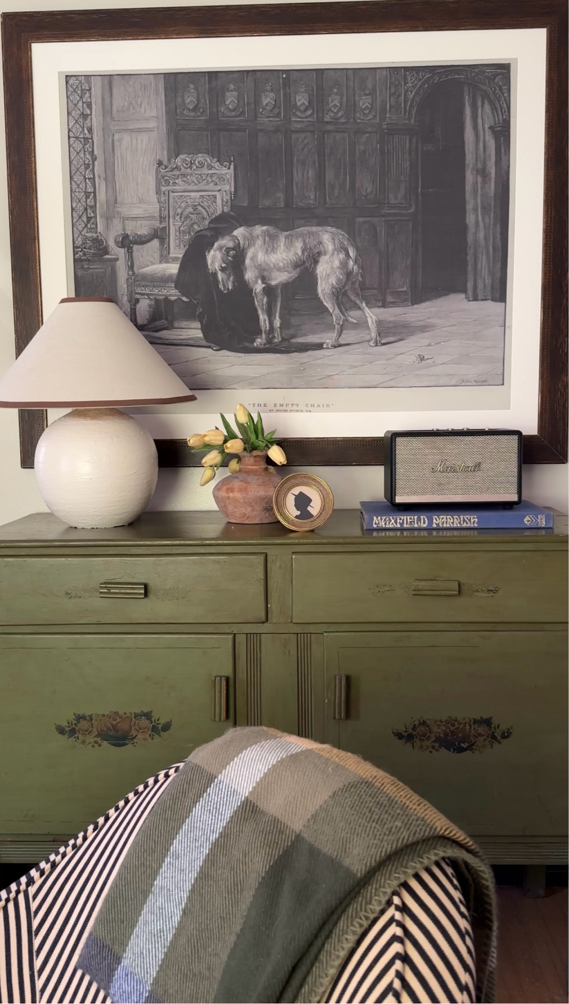 Art, chair, lamp, tulips, flowers, frame, speaker, blankett

#LTKHome