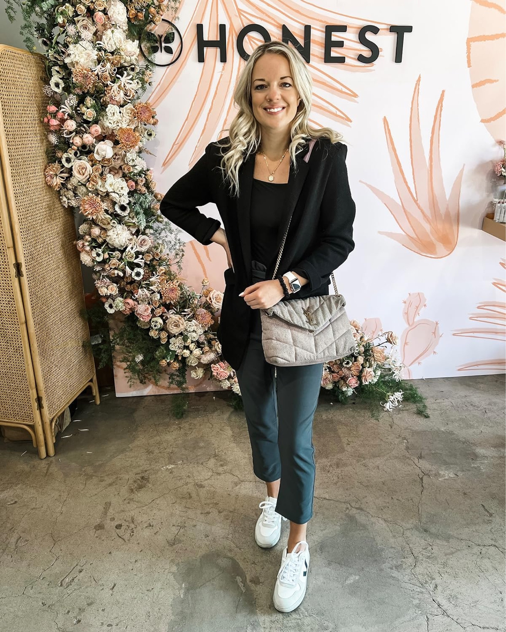 Here's a cute outfit that’s perfect to wear this Fall!
travel outfit, casual look, fall vibes, airport outfit, on the go look, amazon fashion, amazon fave, affordable finds, trendy style, wardrobe refresh, outfit idea

#LTKStyleTip #LTKSeasonal #LTKU