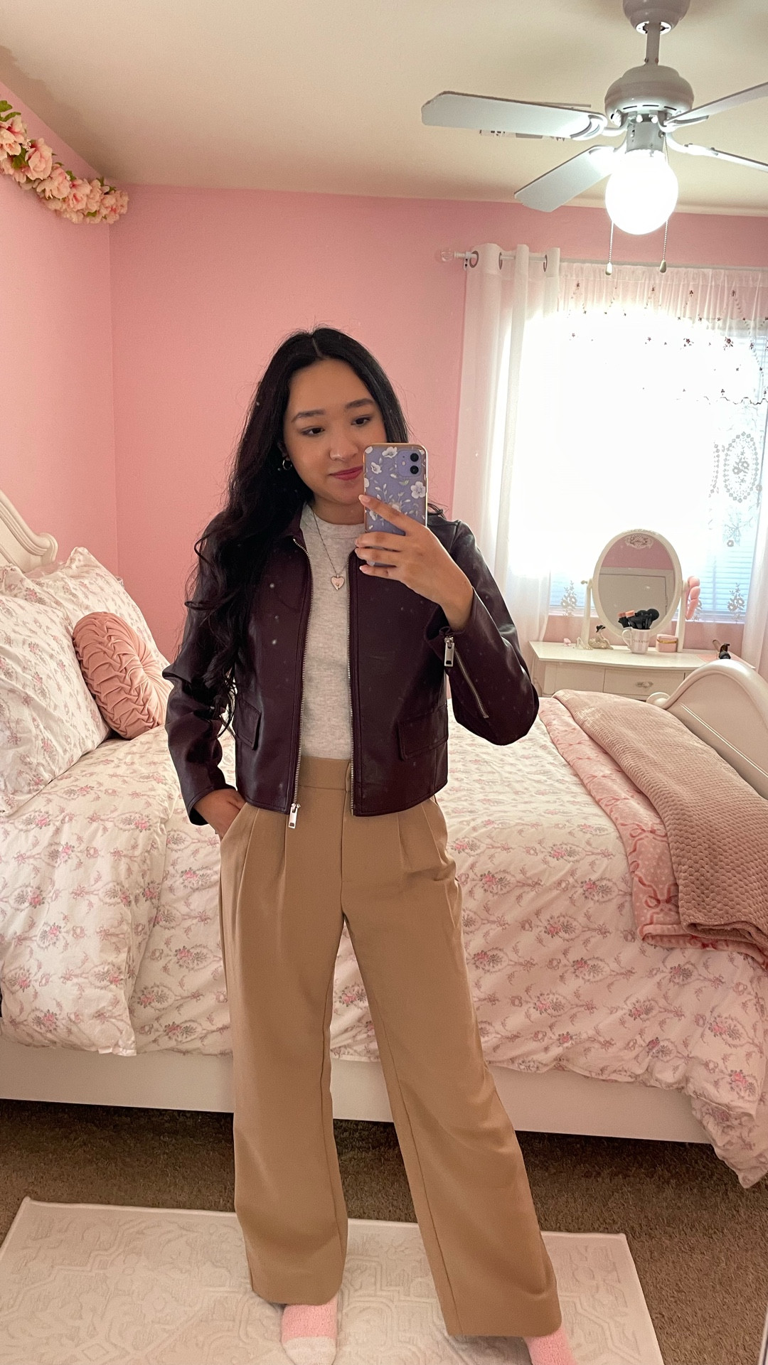 On trend leather jacket fit ✨

#leatherjacket #winteroutfit #workwear #trend #tanpants

#LTKWorkwear #LTKootd #LTKFindsUnder100