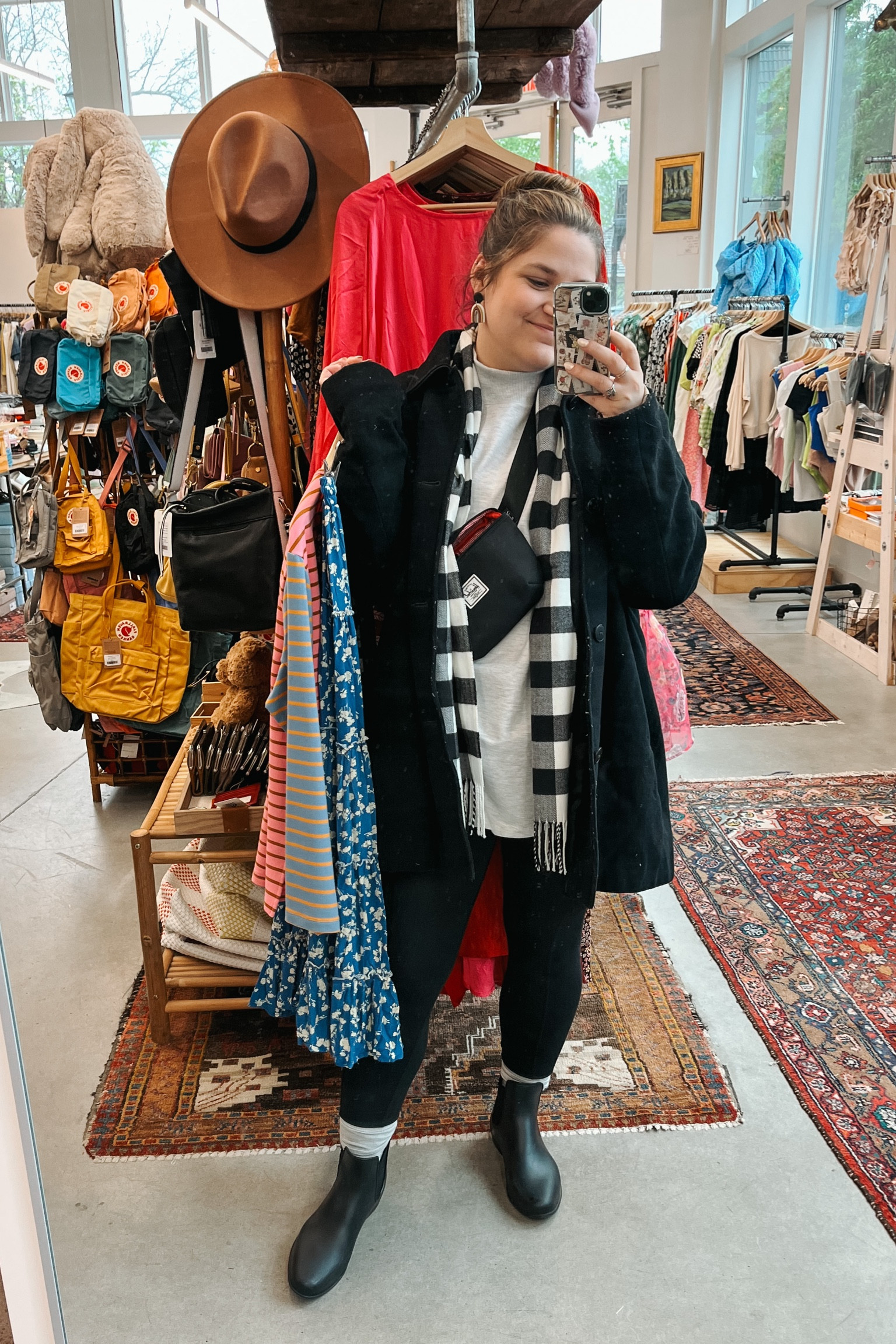 Monochrome black and white casual outfit inspo - trench coat, rain boots, Chelsea boots, belt bag, leggings, layered style; midsize curvy style size 16, size 14, size 12, curvy, inverted triangle, petite style

#LTKfit #LTKstyletip #LTKcurves