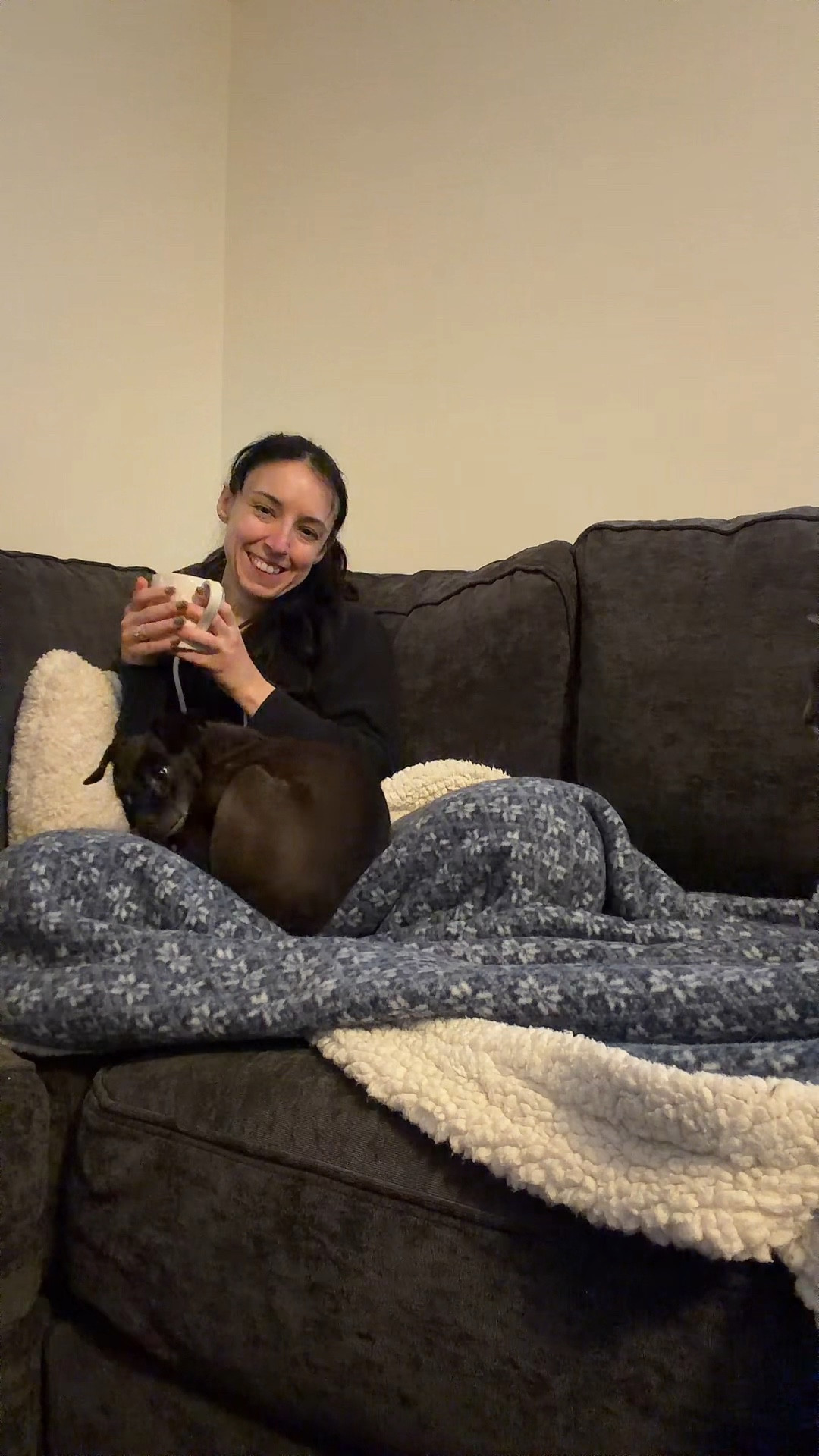 Slow Sunday ☕🖤 #fyp #minivlog #sundaymorning 

#LTKdayinmylife #LTKmorningroutine #LTKSeasonal