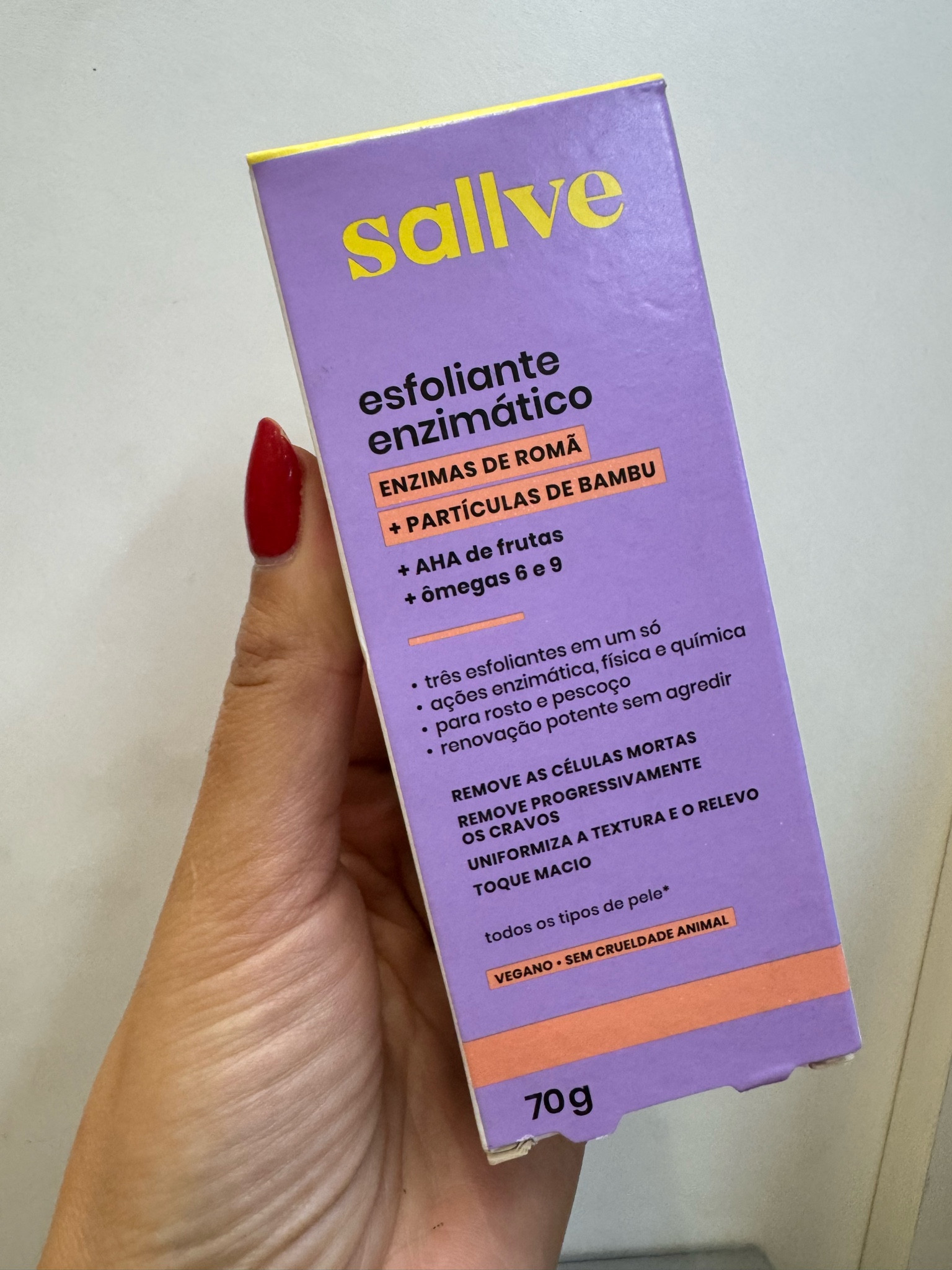 Quem mais sofre com as pontinhas pretas no nariz? 
. 
O Esfoliante Enzimático da Sallve é o novo aliado na batalha nariz limpinho. 
Resultados visíveis em poucas semanas. Você acha que sua pele é irregular? Pode ser cravos… a Sallve pensa em tudo!!!

#LTKwinter #LTKbeauty #LTKbrasil