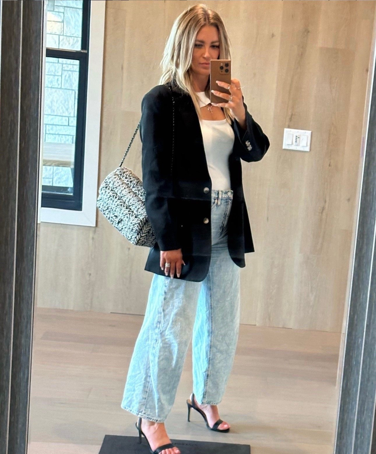 Oversized outfit 🤌🏼

Minimalist | jeans | blazer | heels | outfit inspo | bodysuit | handbag | viral 


#LTKootd #LTKMidsize #LTKOver40