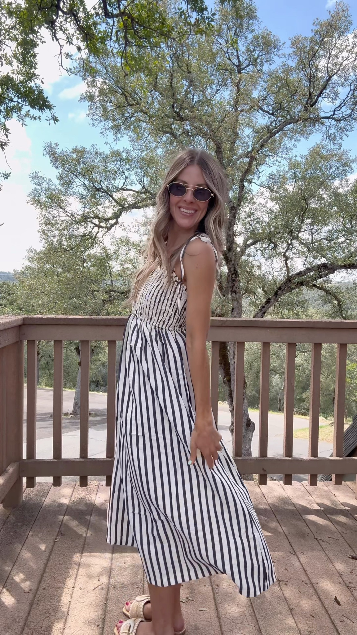 This dress could easily be packed for a European vacation. But it’s from Amazon. The fit and quality are so good. Lots of other color options as well. Comment NEED for the link to shop.
.
.
.
#amazonstyle #amazonfashion #amazonstyle #millennialmomfashion #millennialmoms