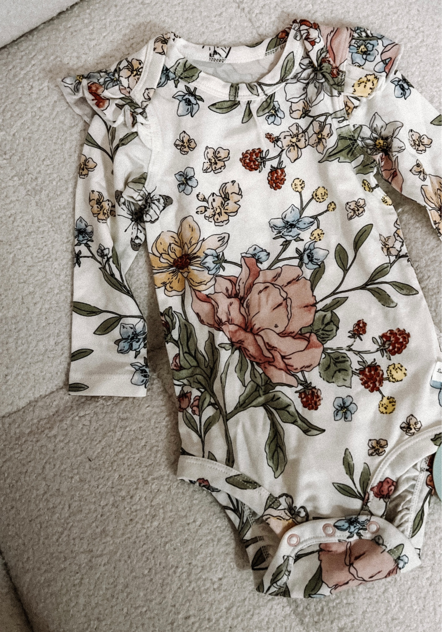 Obsessed with the floral print on this onesie 🥹🌸