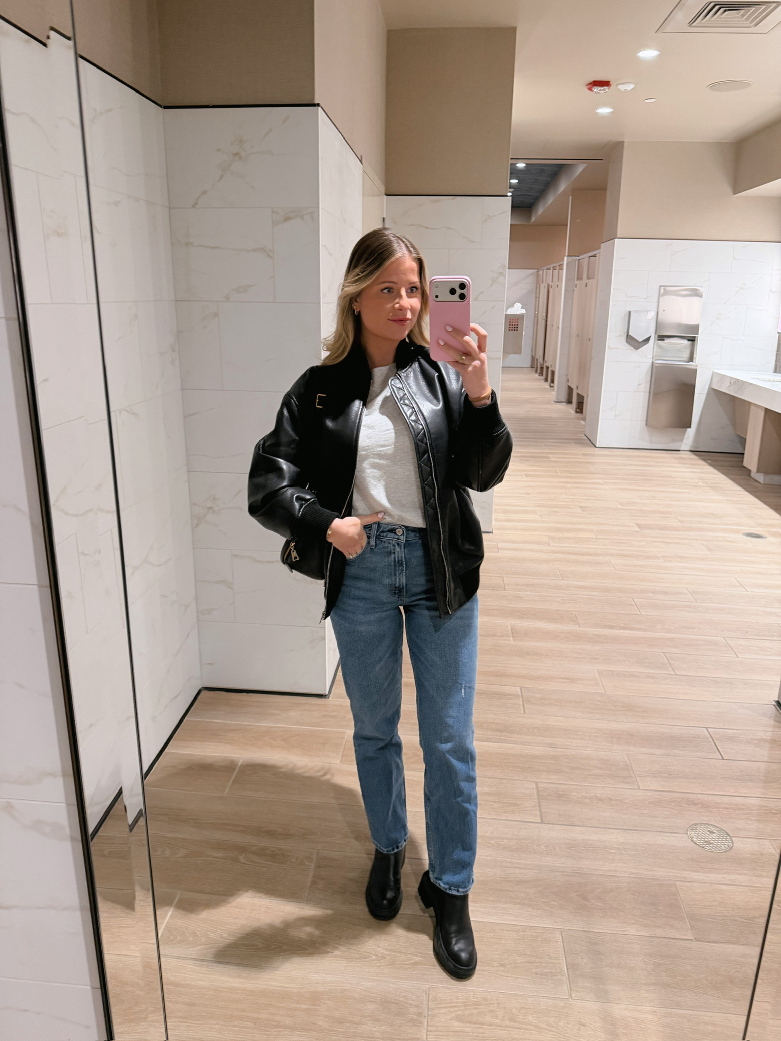 Causal outfit of the day that would be perfect for date night! Its so easy to dress up or down. Linking similar options!  

 #LTKootd