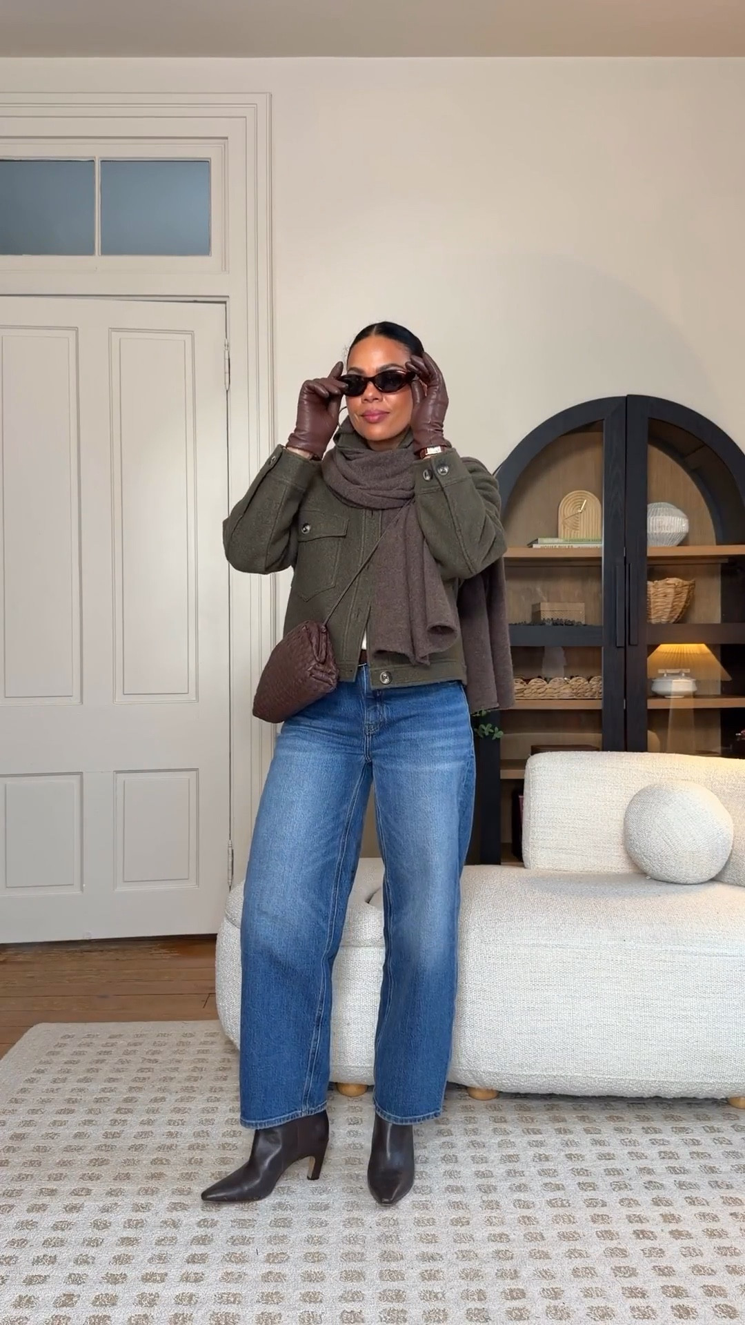 When I don’t know what to wear my go-to is always a sweater and jeans and my favorite sweaters are @onequince #QuincePartner! I love this light weight cashmere sweater so much I bought it in 3 colors! The jeans are 65% organic cotton with a little stretch, high waisted but not too high, and no waist gap. I love Quince’s v neck sweaters, they’re oversized but still tuckable. 



#LTKootd #LTKgrwm #LTKOver40