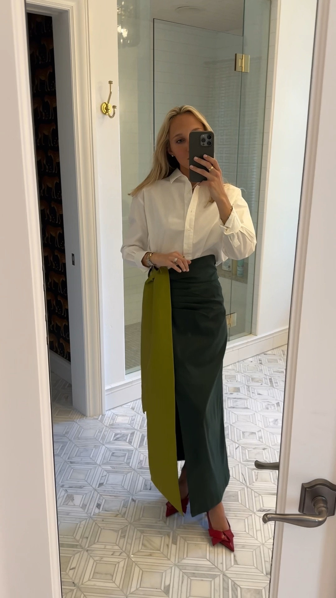 Thank goodness I kept this skirt … 💚❤️

#LTKHoliday #LTKootd #LTKSeasonal