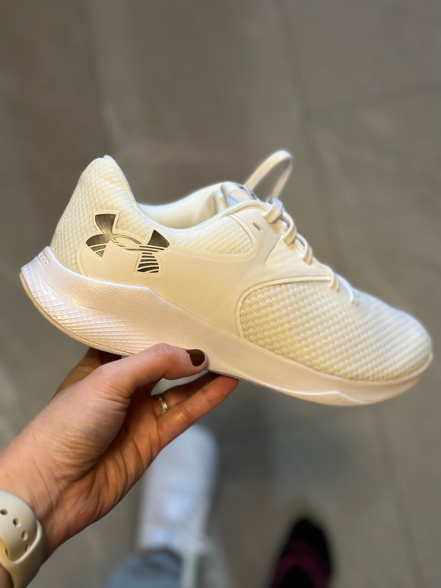 White sneakers, white athletic shoe

#LTKfit #LTKunder100 #LTKshoecrush