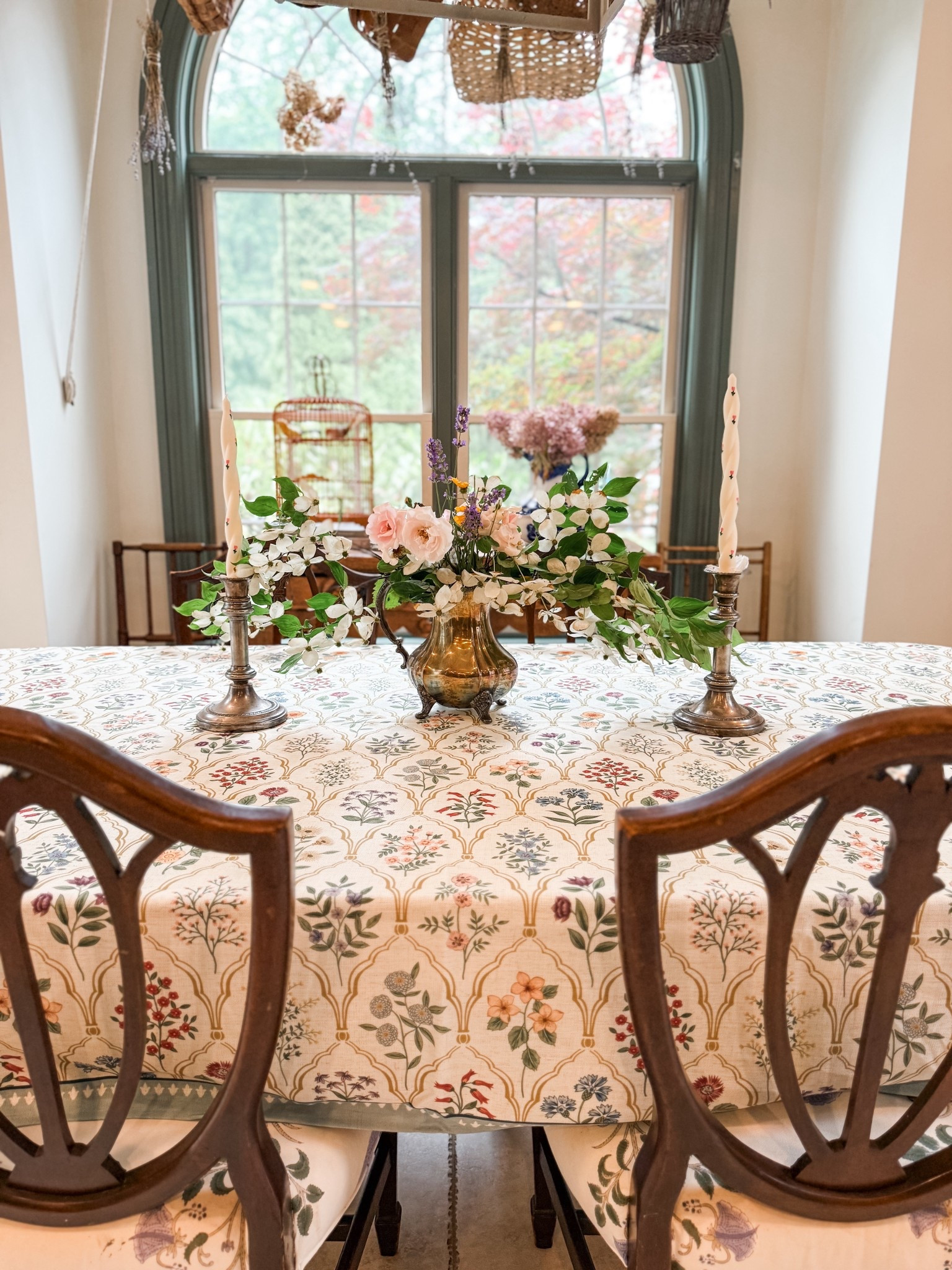 English Country style
Tablecloth under $50

#LTKHome #LTKSummerEdit #LTKSeasonal